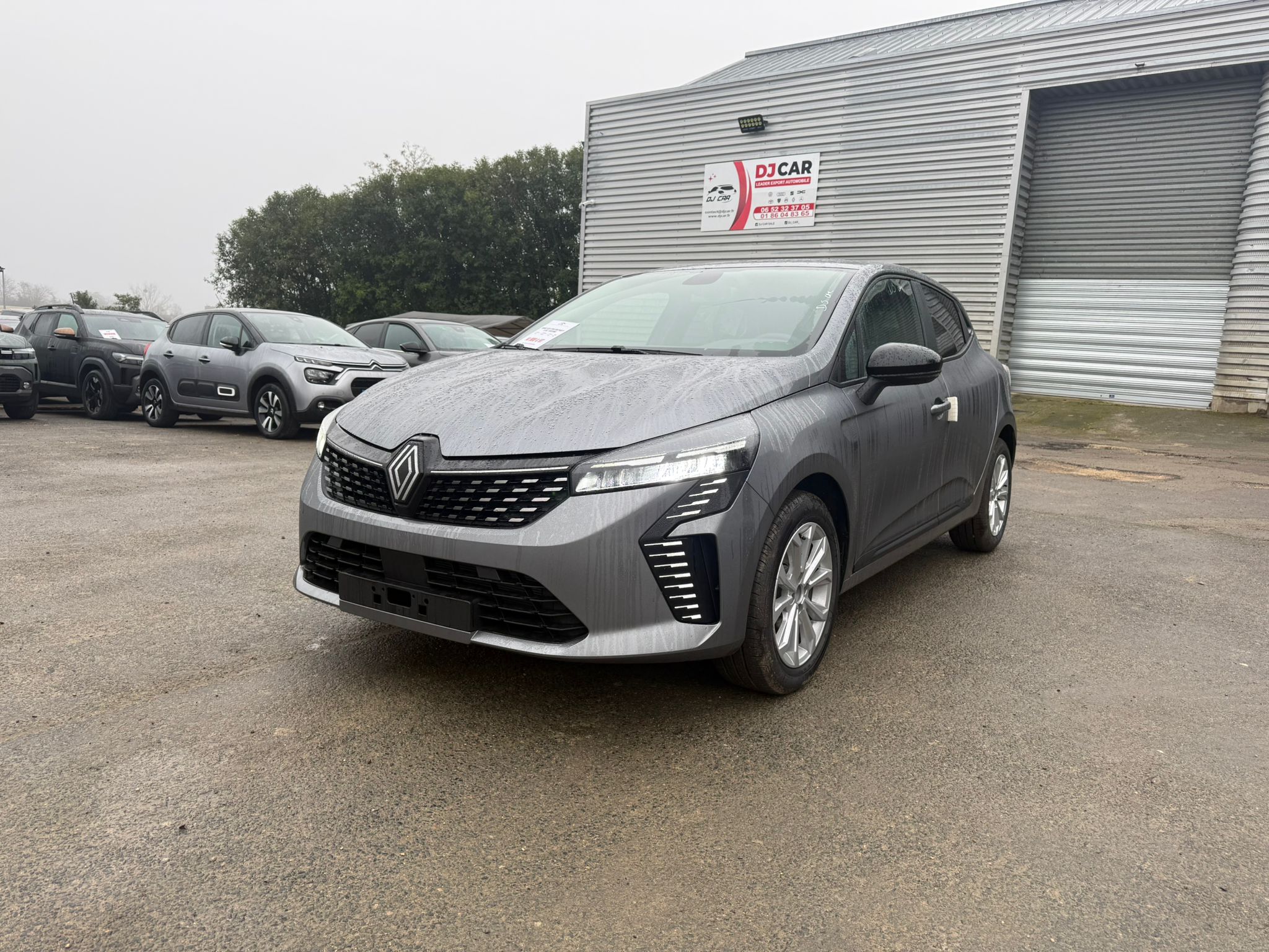 Achat RENAULT CLIO V Evolution Phase II 1.5 DCI 115CH BVM6 2026 en France pour importation en Algérie (Neuf). Spécialiste Export -3 ans, CCR, Mujahid chez DJ CAR. Réf bxe65sno