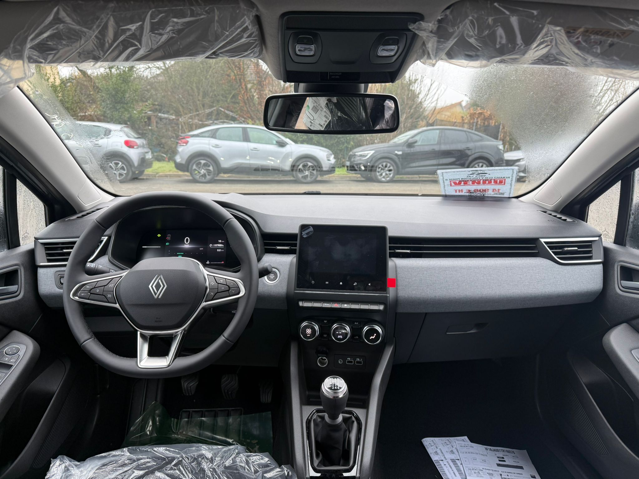 Achat RENAULT CLIO V Evolution Phase II 1.5 DCI 115CH BVM6 2026 en France pour importation en Algérie (Neuf). Spécialiste Export -3 ans, CCR, Mujahid chez DJ CAR. Réf bxe65sno