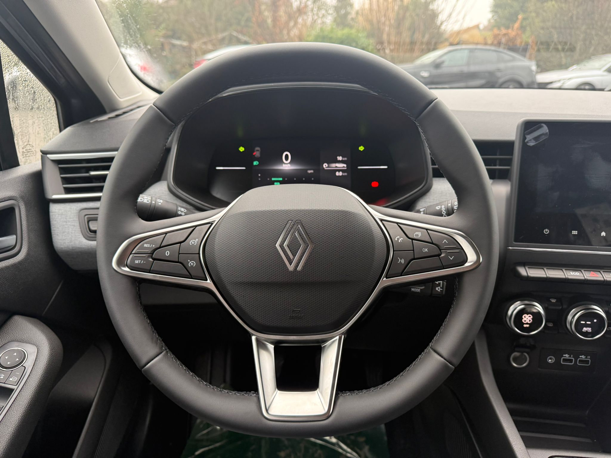 Achat RENAULT CLIO V Evolution Phase II 1.5 DCI 115CH BVM6 2026 en France pour importation en Algérie (Neuf). Spécialiste Export -3 ans, CCR, Mujahid chez DJ CAR. Réf bxe65sno