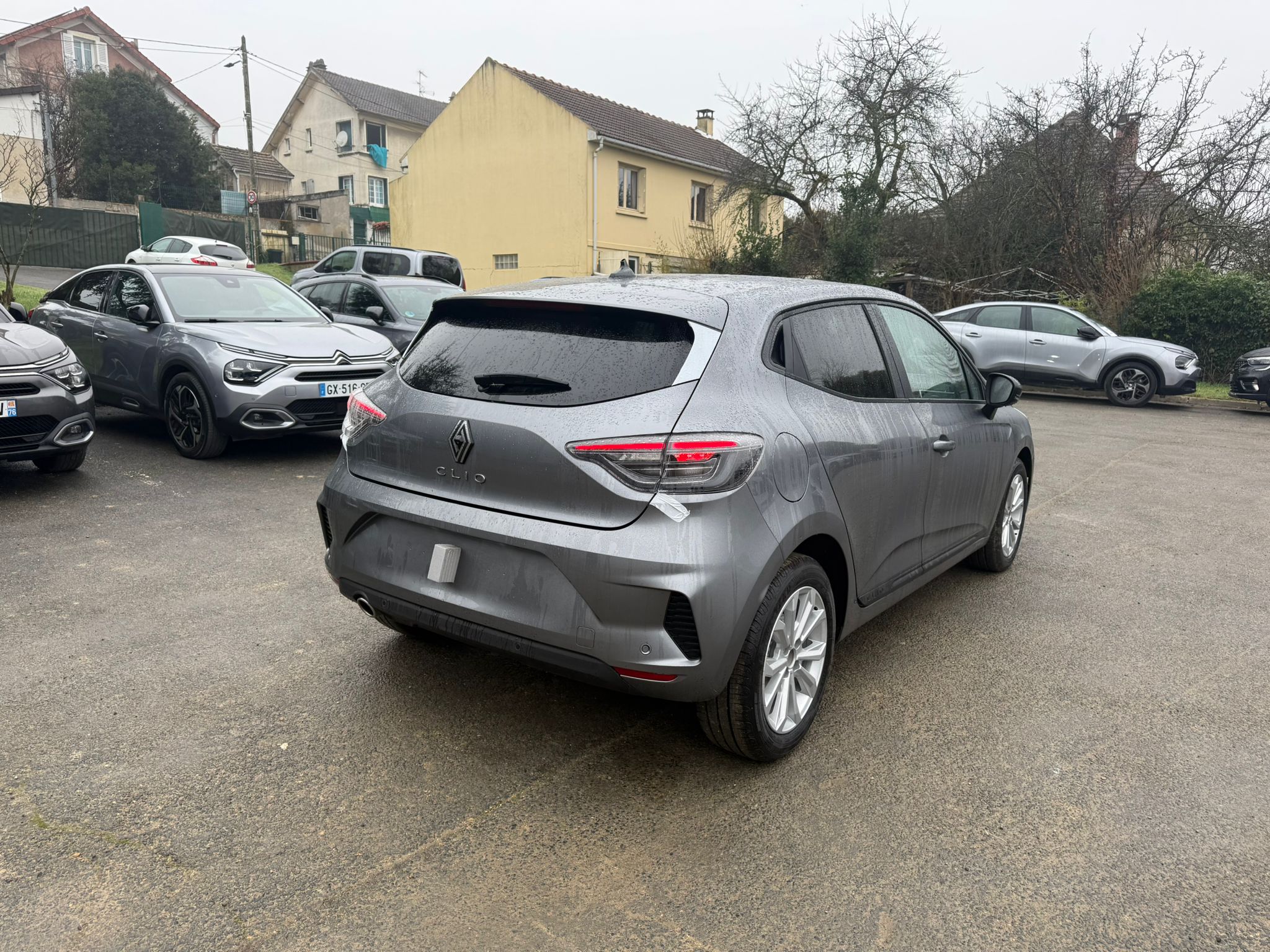 Achat RENAULT CLIO V Evolution Phase II 1.5 DCI 115CH BVM6 2026 en France pour importation en Algérie (Neuf). Spécialiste Export -3 ans, CCR, Mujahid chez DJ CAR. Réf bxe65sno