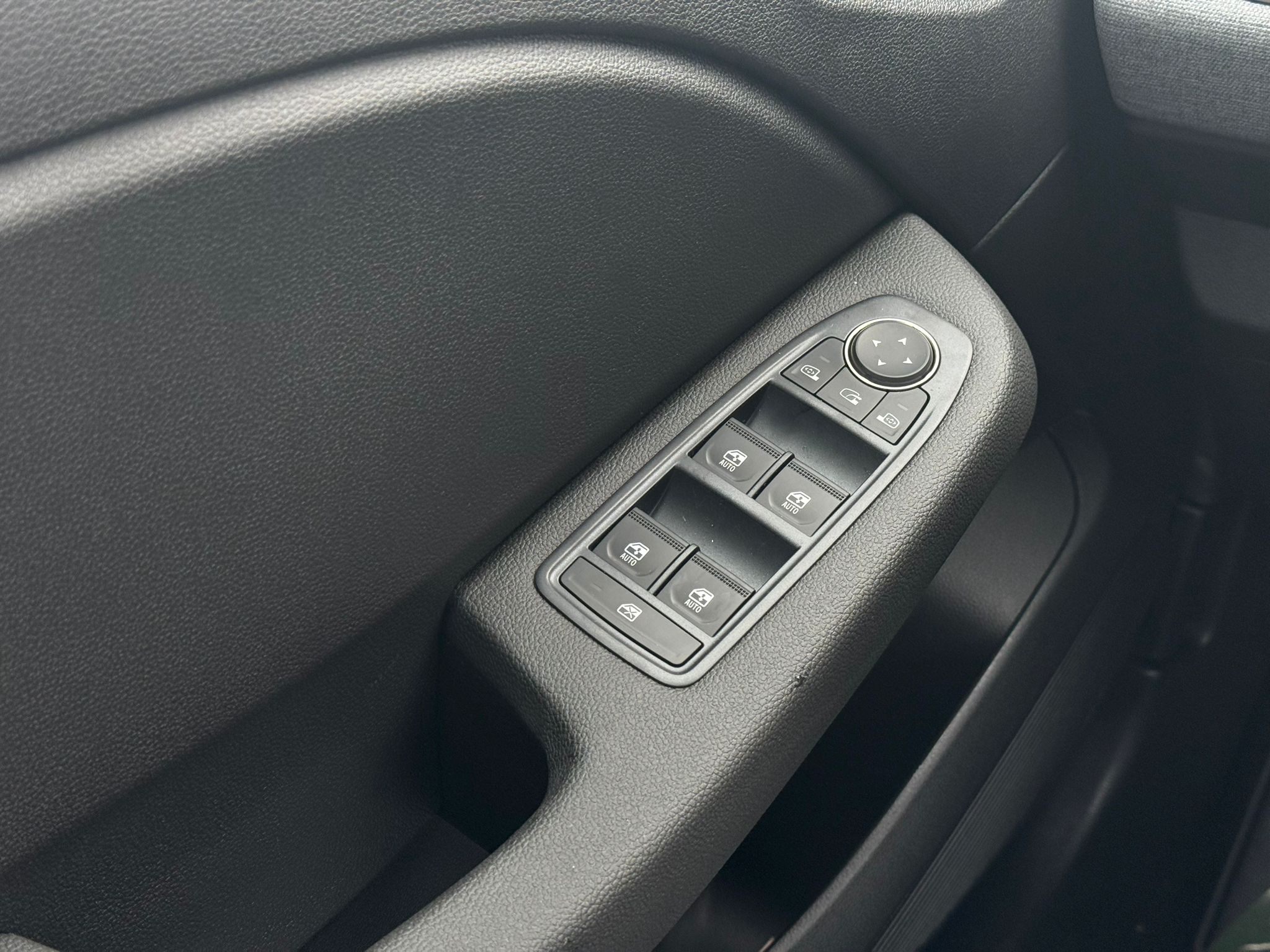 Achat RENAULT CLIO V Evolution Phase II 1.5 DCI 115CH BVM6 2026 en France pour importation en Algérie (Neuf). Spécialiste Export -3 ans, CCR, Mujahid chez DJ CAR. Réf bxe65sno