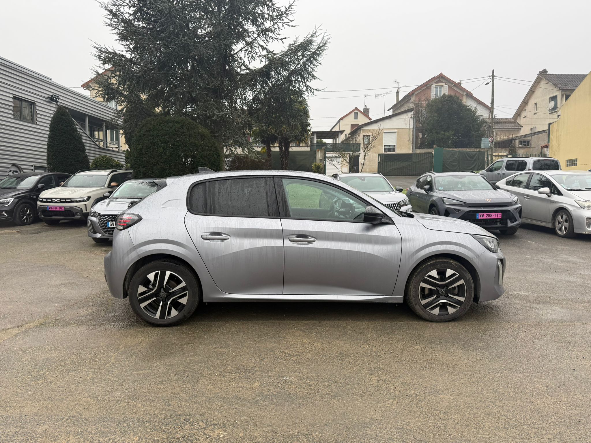 Achat PEUGEOT 208 1.2 PURETECH 100CH ALLURE BVM6 17/10/2024 en France pour importation en Algérie (Occasion). Spécialiste Export -3 ans, CCR, Mujahid chez DJ CAR. Réf 5huxi6k6