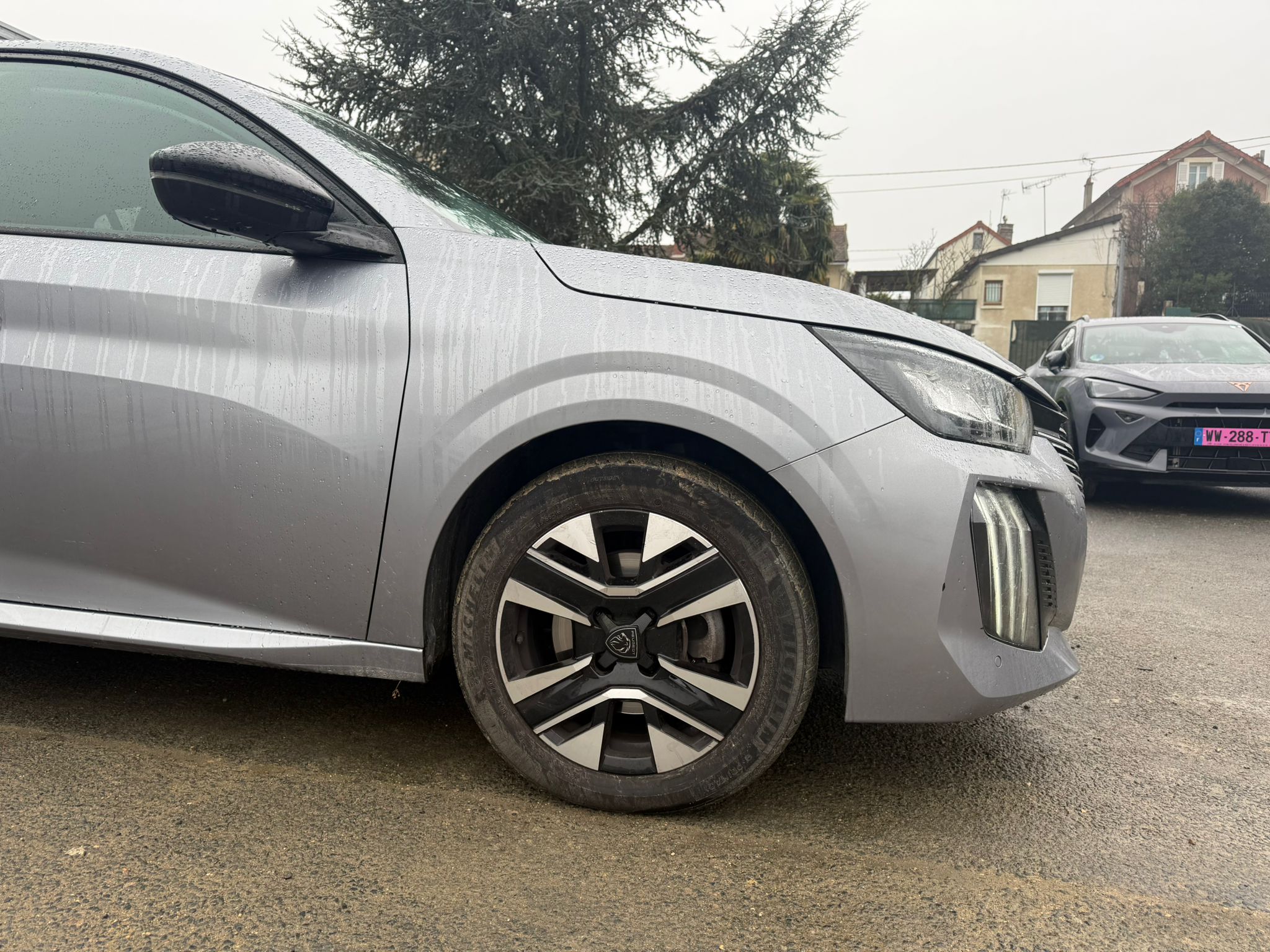 Achat PEUGEOT 208 1.2 PURETECH 100CH ALLURE BVM6 17/10/2024 en France pour importation en Algérie (Occasion). Spécialiste Export -3 ans, CCR, Mujahid chez DJ CAR. Réf 5huxi6k6