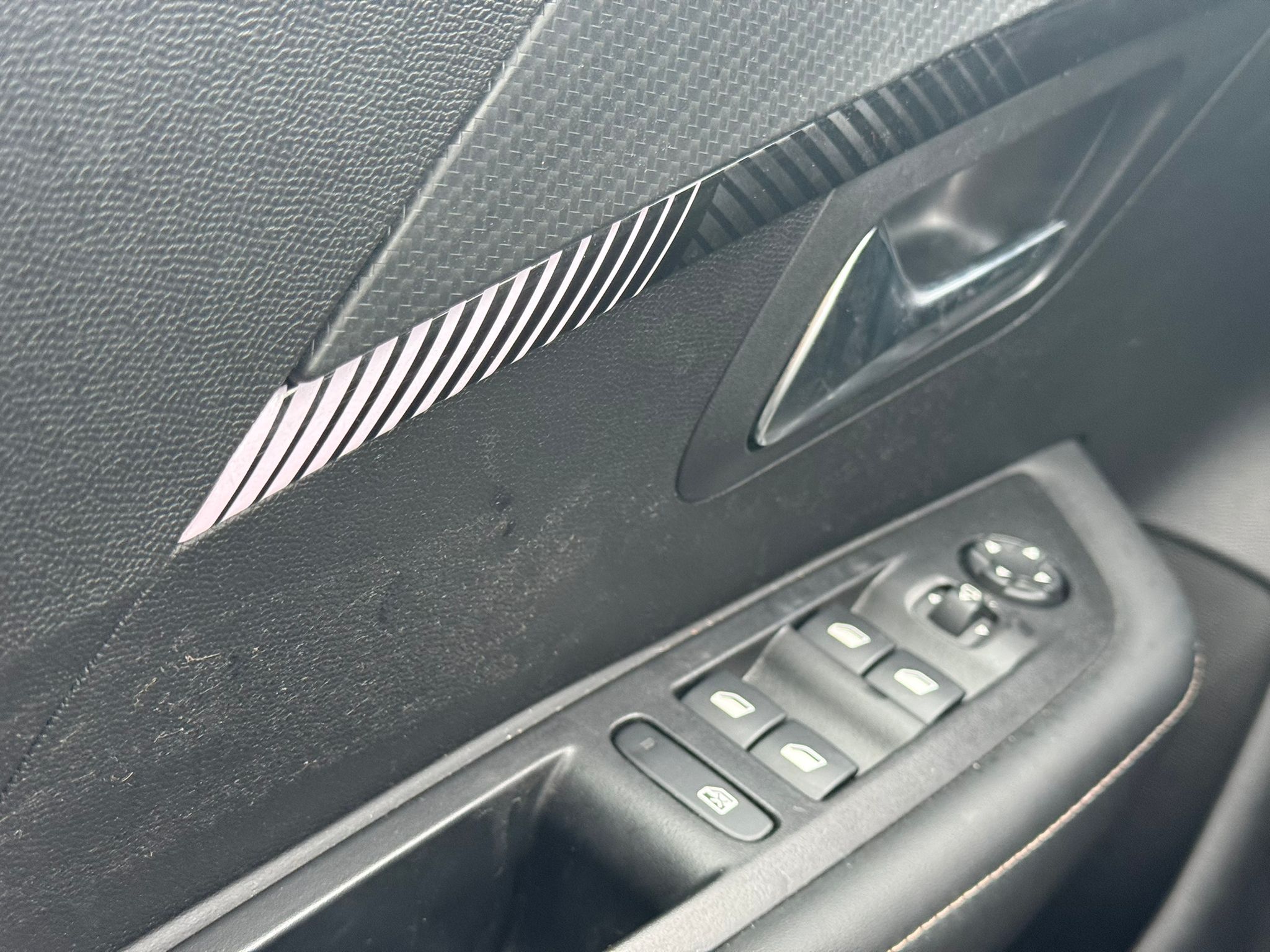 Achat PEUGEOT 208 1.2 PURETECH 100CH ALLURE BVM6 17/10/2024 en France pour importation en Algérie (Occasion). Spécialiste Export -3 ans, CCR, Mujahid chez DJ CAR. Réf 5huxi6k6