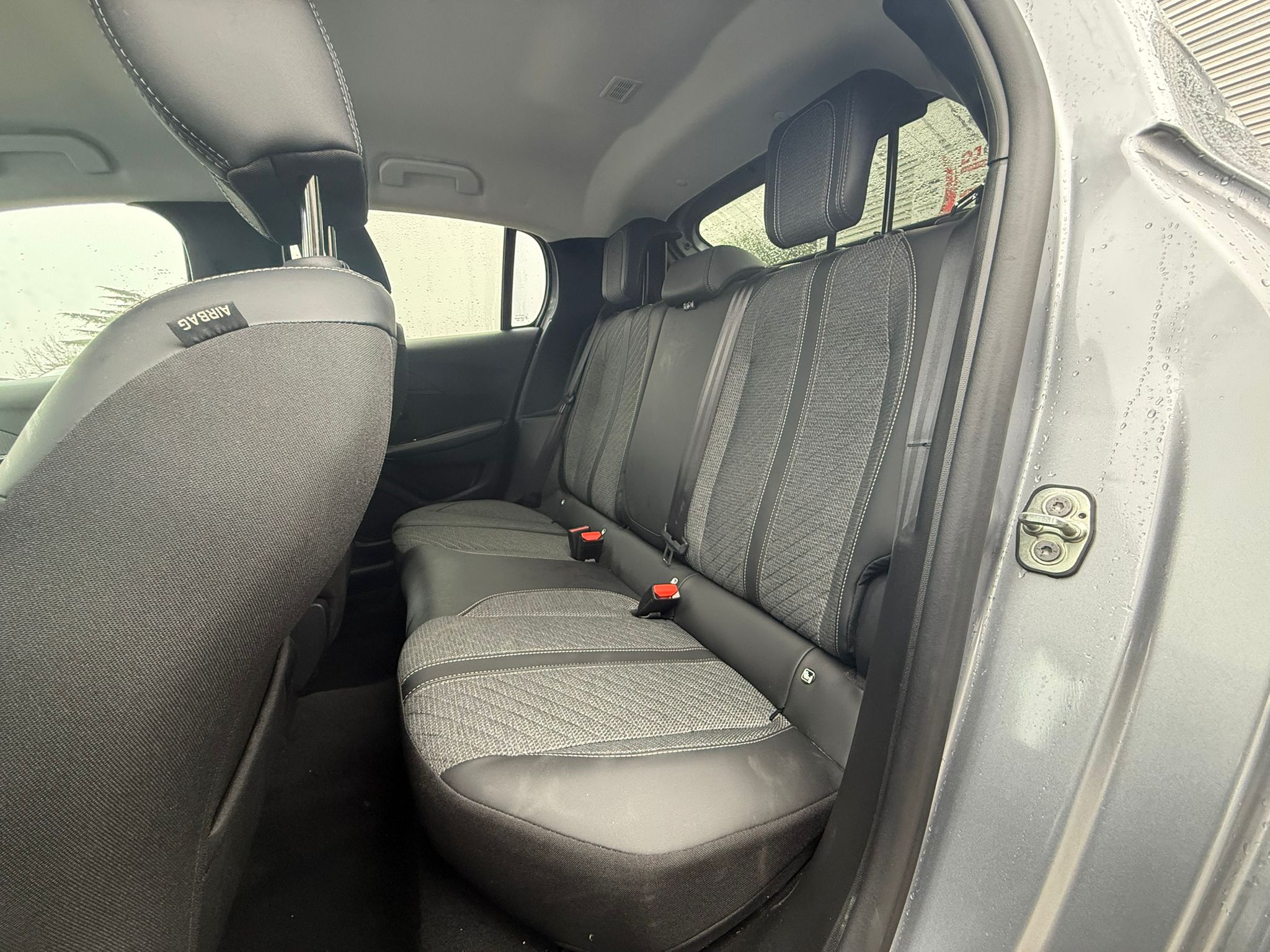 Achat PEUGEOT 208 1.2 PURETECH 100CH ALLURE BVM6 17/10/2024 en France pour importation en Algérie (Occasion). Spécialiste Export -3 ans, CCR, Mujahid chez DJ CAR. Réf 5huxi6k6