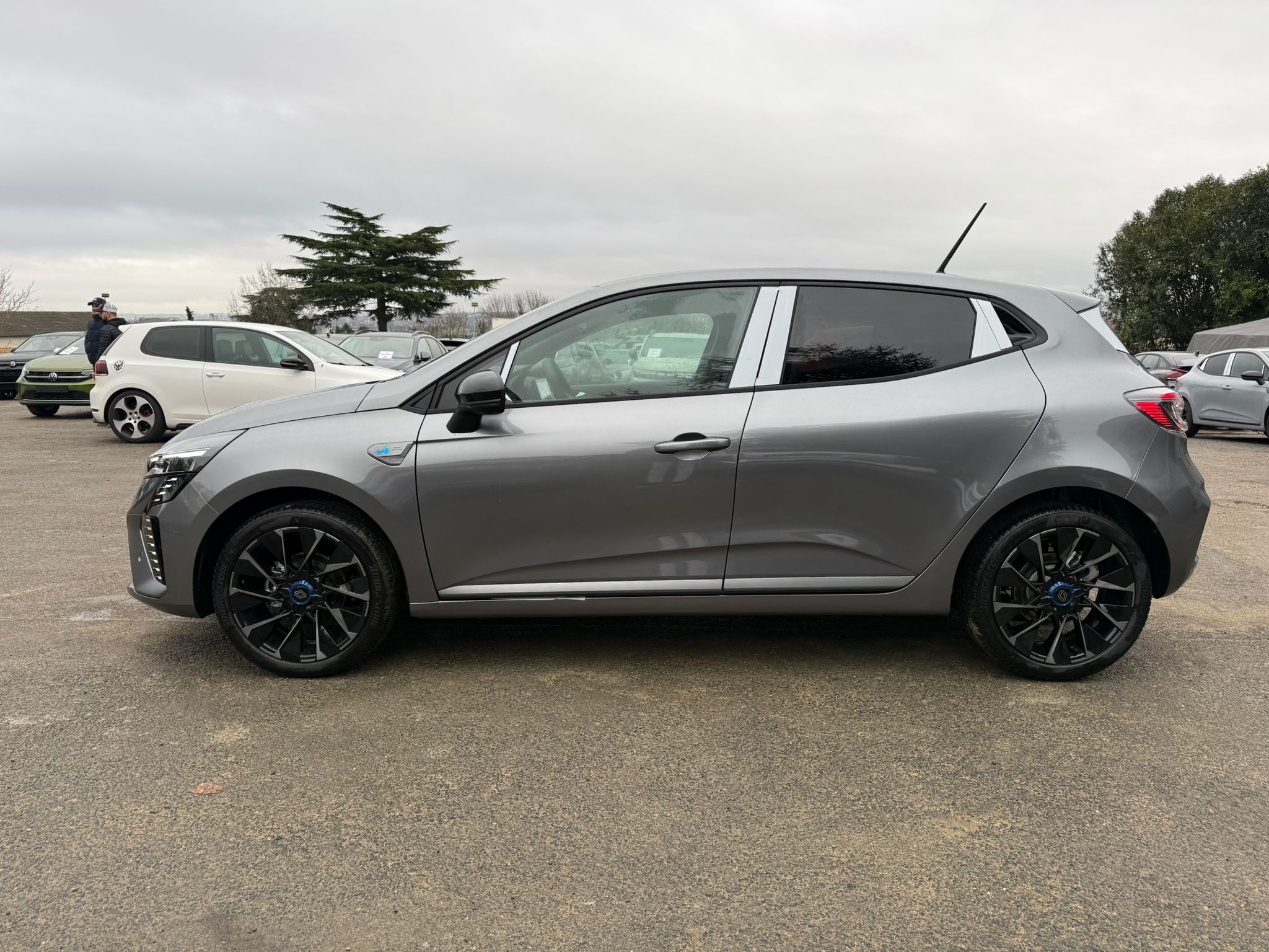 Achat RENAULT CLIO V ESPRIT ALPINE 1.5 DCI 115CH BVM 2026 en France pour importation en Algérie (Neuf). Spécialiste Export -3 ans, CCR, Mujahid chez DJ CAR. Réf 4701ew2h