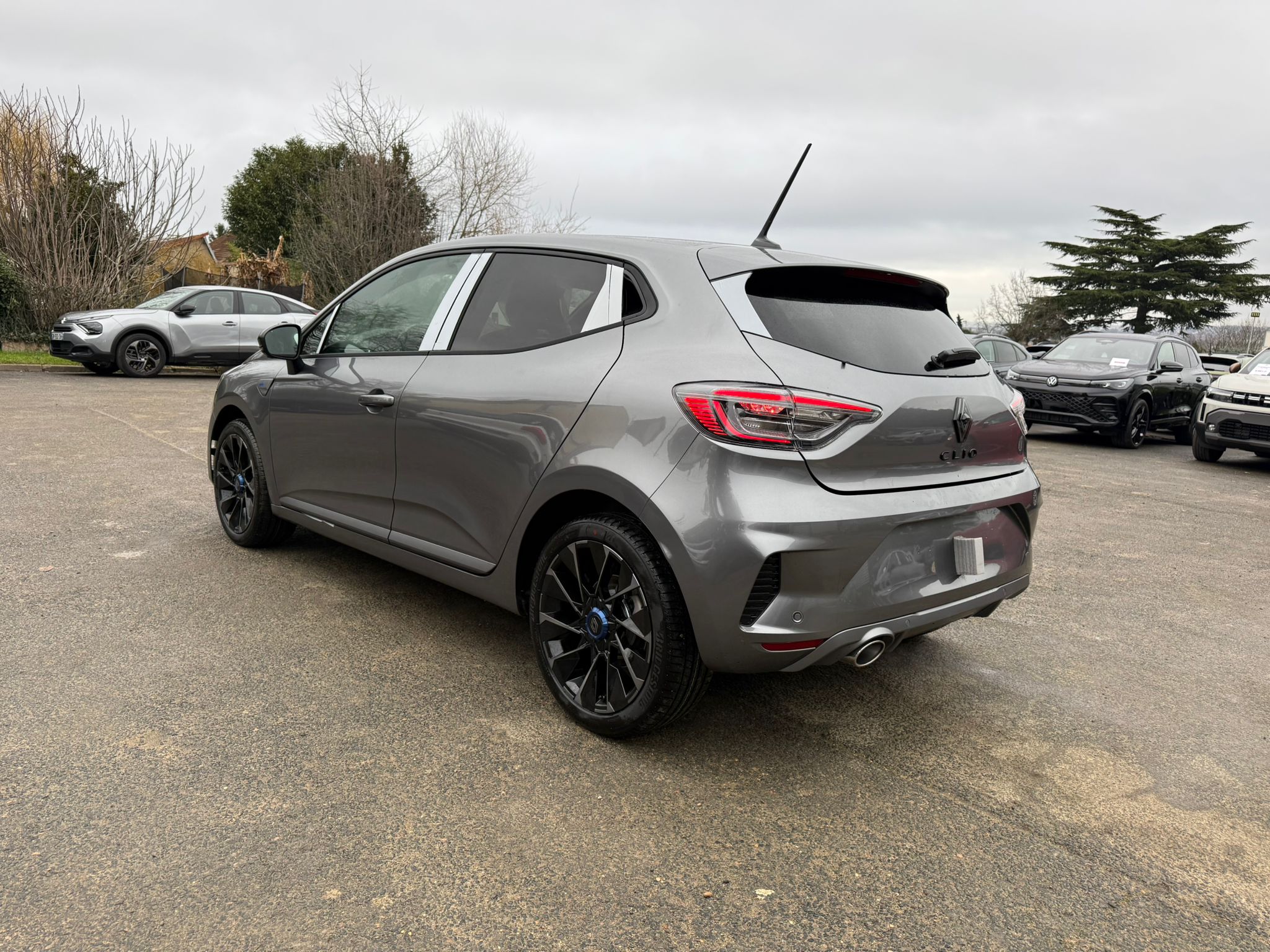 Achat RENAULT CLIO V ESPRIT ALPINE 1.5 DCI 115CH BVM 2026 en France pour importation en Algérie (Neuf). Spécialiste Export -3 ans, CCR, Mujahid chez DJ CAR. Réf 4701ew2h