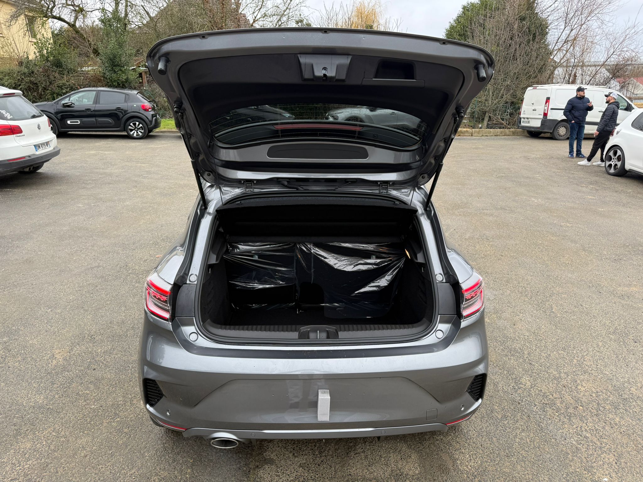 Achat RENAULT CLIO V ESPRIT ALPINE 1.5 DCI 115CH BVM 2026 en France pour importation en Algérie (Neuf). Spécialiste Export -3 ans, CCR, Mujahid chez DJ CAR. Réf 4701ew2h