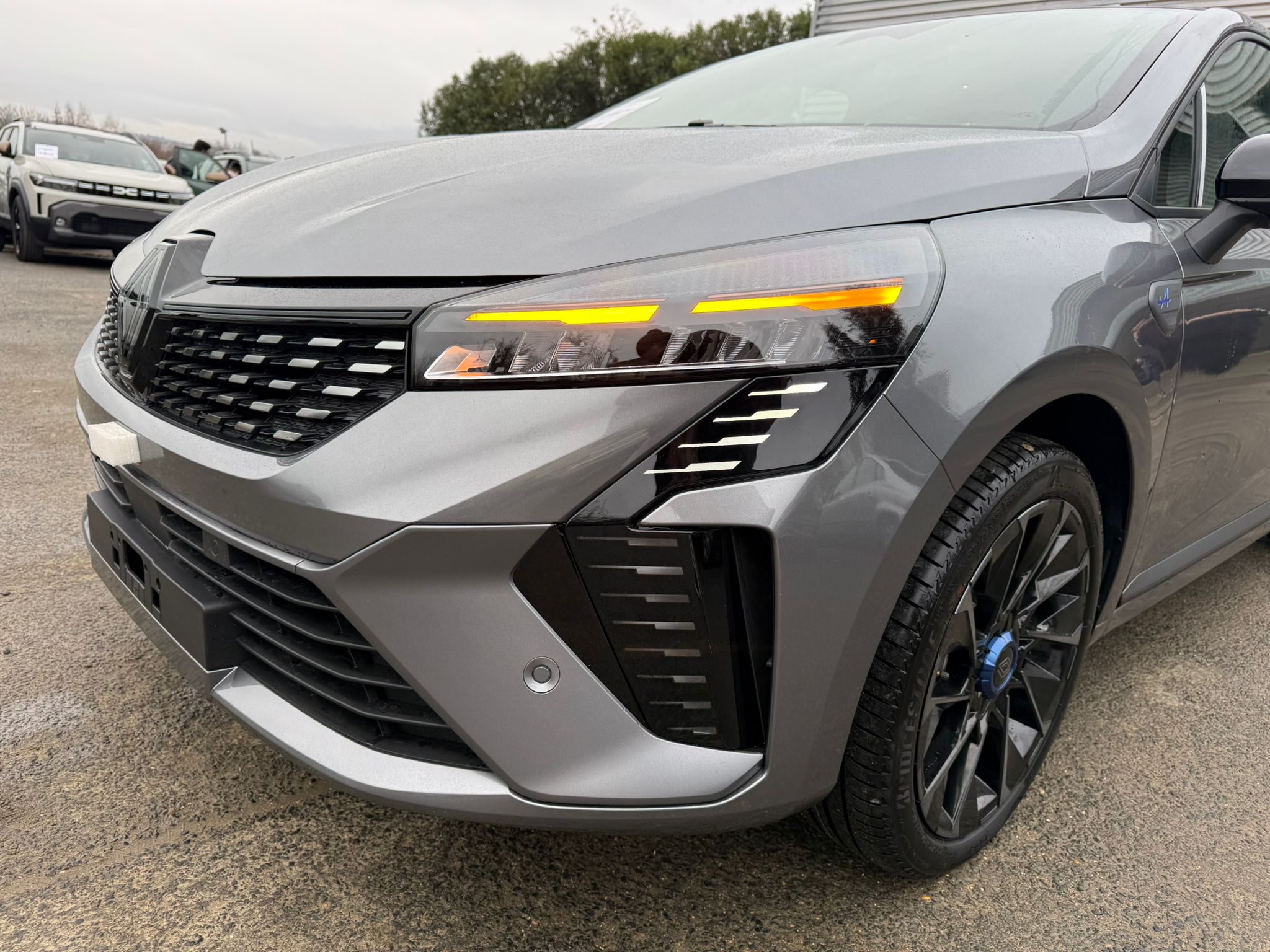 Achat RENAULT CLIO V ESPRIT ALPINE 1.5 DCI 115CH BVM 2026 en France pour importation en Algérie (Neuf). Spécialiste Export -3 ans, CCR, Mujahid chez DJ CAR. Réf 4701ew2h