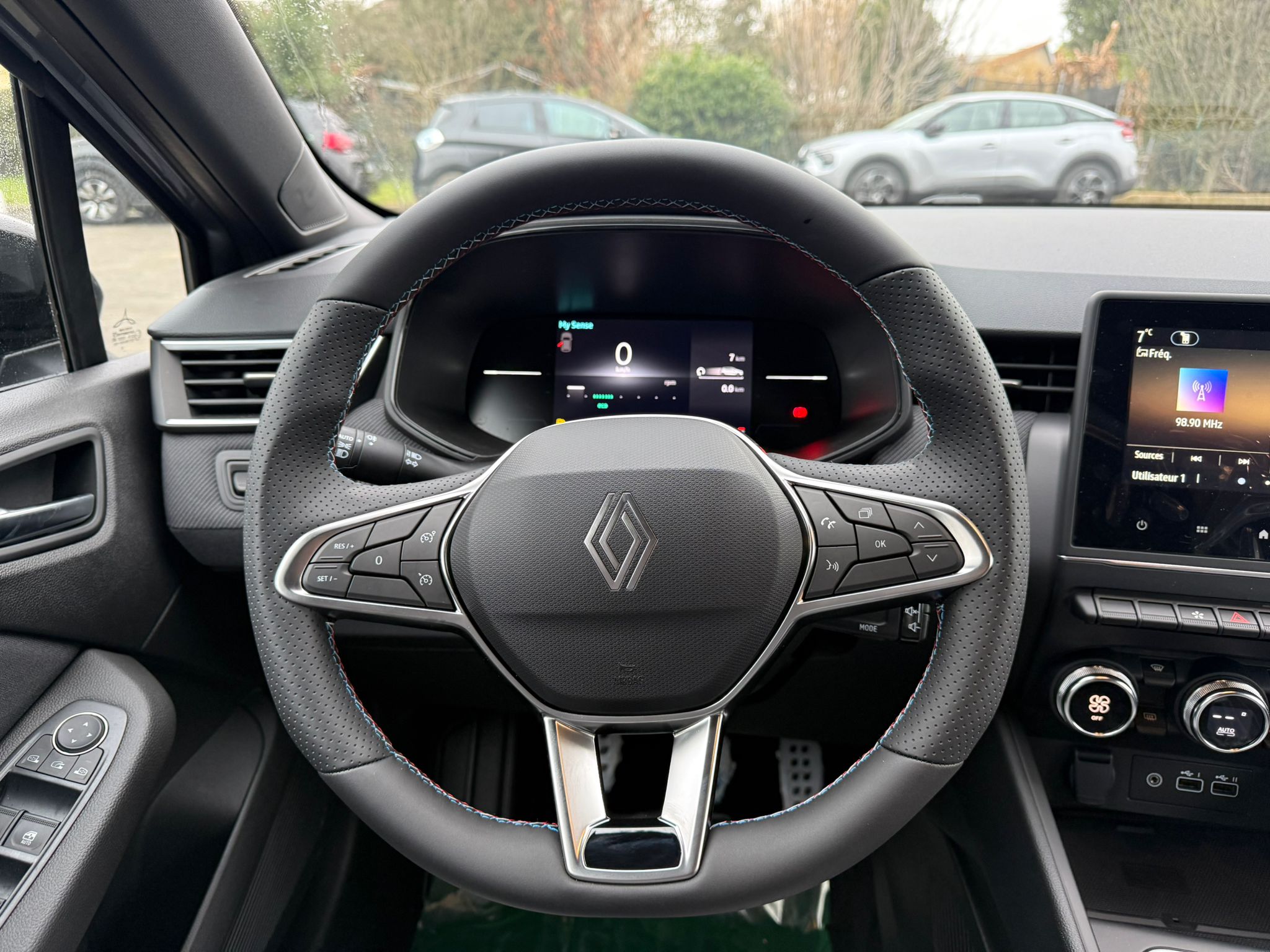 Achat RENAULT CLIO V ESPRIT ALPINE 1.5 DCI 115CH BVM 2026 en France pour importation en Algérie (Neuf). Spécialiste Export -3 ans, CCR, Mujahid chez DJ CAR. Réf 4701ew2h