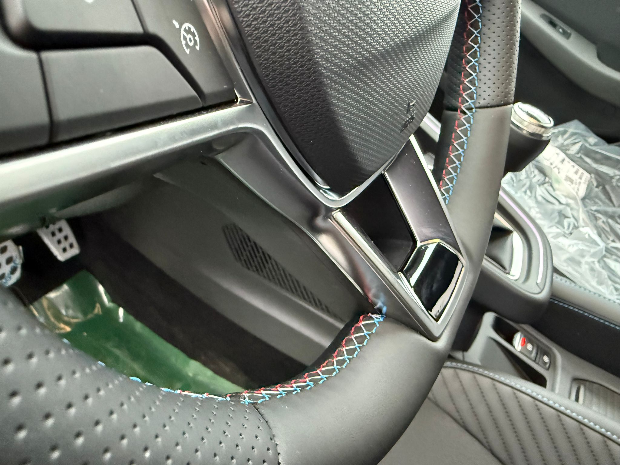 Achat RENAULT CLIO V ESPRIT ALPINE 1.5 DCI 115CH BVM 2026 en France pour importation en Algérie (Neuf). Spécialiste Export -3 ans, CCR, Mujahid chez DJ CAR. Réf 4701ew2h