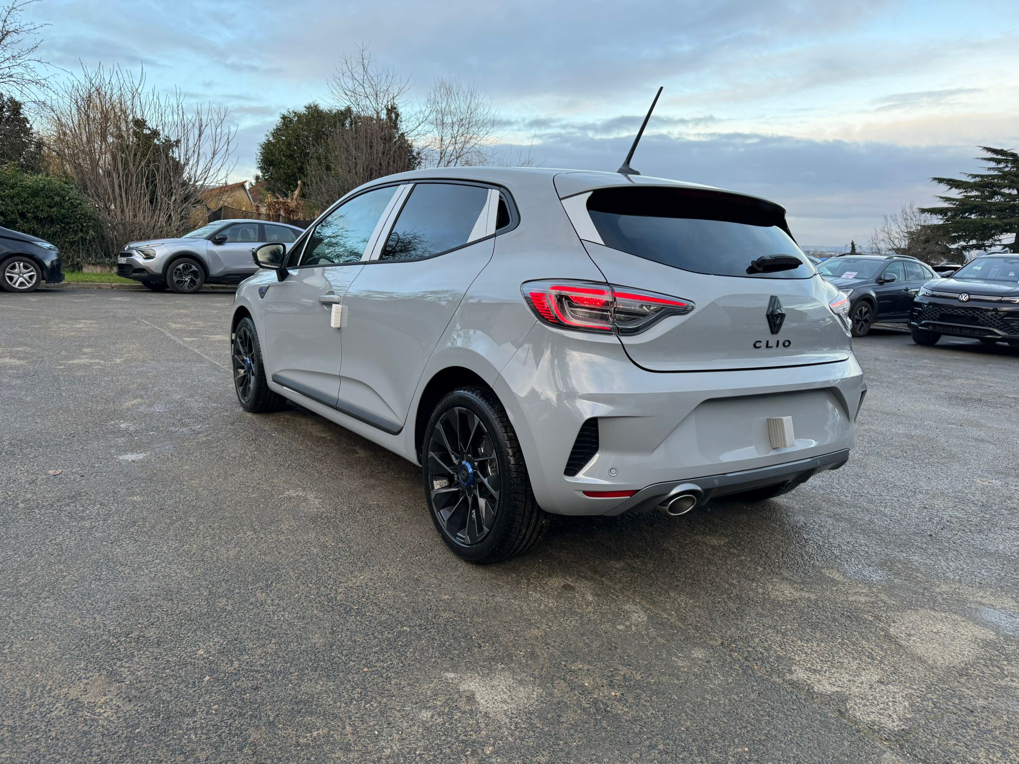 Achat RENAULT CLIO V ESPRIT ALPINE 1.5 DCI 115CH BVM 2026 en France pour importation en Algérie (Neuf). Spécialiste Export -3 ans, CCR, Mujahid chez DJ CAR. Réf 19grywu6