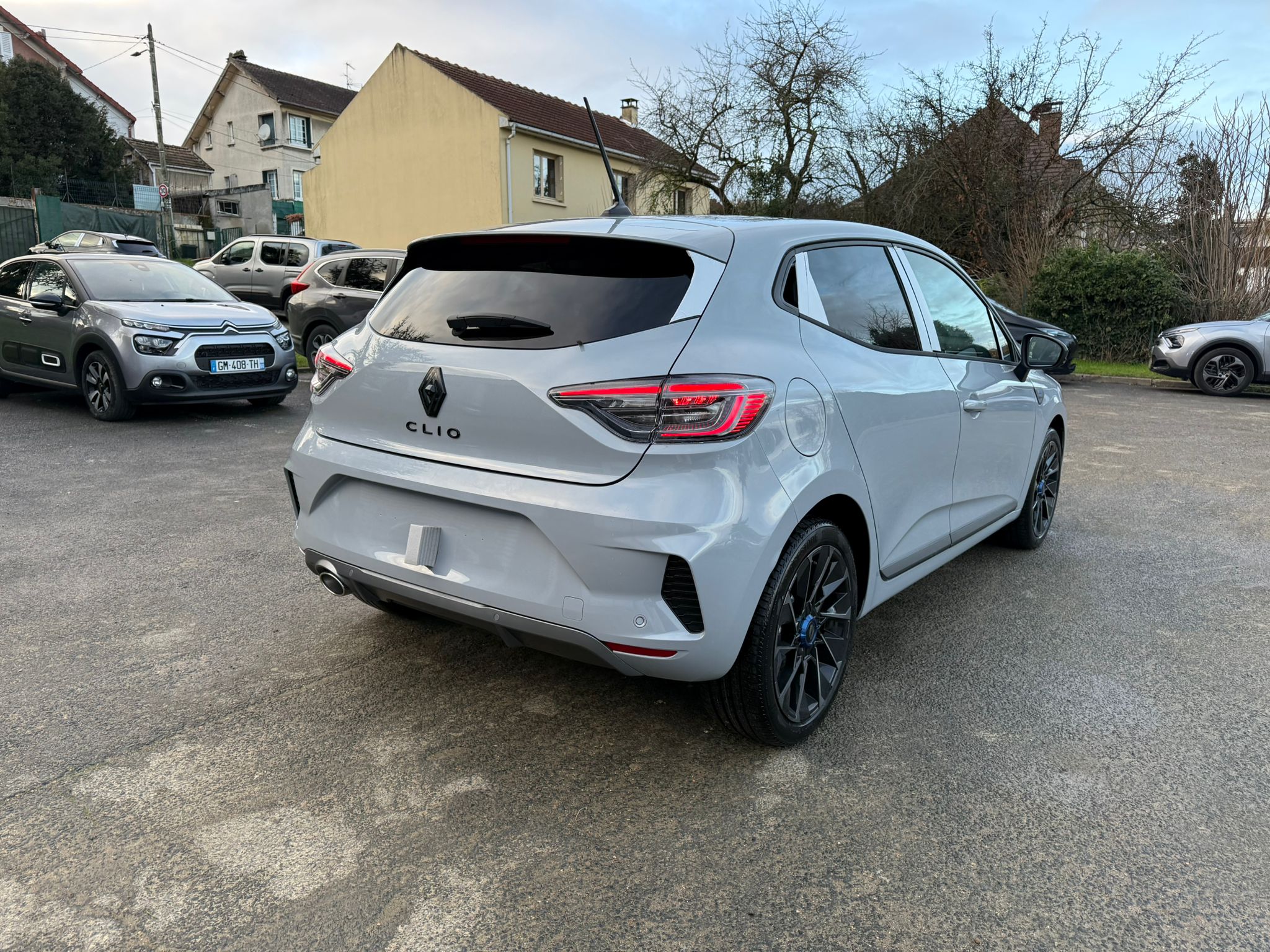 Achat RENAULT CLIO V ESPRIT ALPINE 1.5 DCI 115CH BVM 2026 en France pour importation en Algérie (Neuf). Spécialiste Export -3 ans, CCR, Mujahid chez DJ CAR. Réf 19grywu6