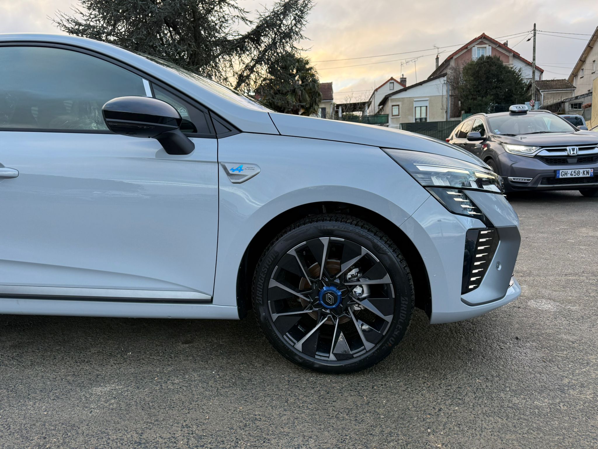 Achat RENAULT CLIO V ESPRIT ALPINE 1.5 DCI 115CH BVM 2026 en France pour importation en Algérie (Neuf). Spécialiste Export -3 ans, CCR, Mujahid chez DJ CAR. Réf 19grywu6