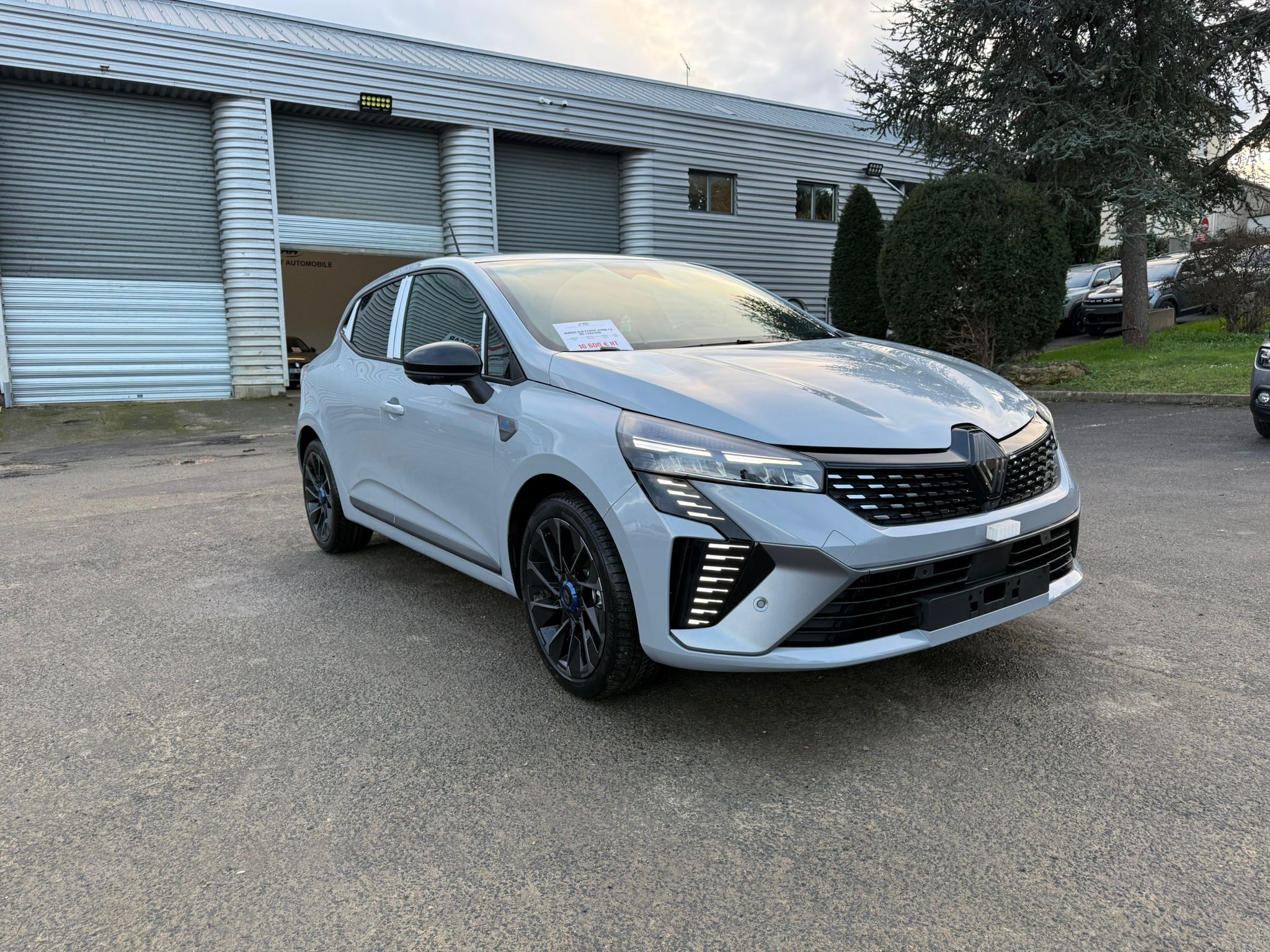 Achat RENAULT CLIO V ESPRIT ALPINE 1.5 DCI 115CH BVM 2026 en France pour importation en Algérie (Neuf). Spécialiste Export -3 ans, CCR, Mujahid chez DJ CAR. Réf 19grywu6