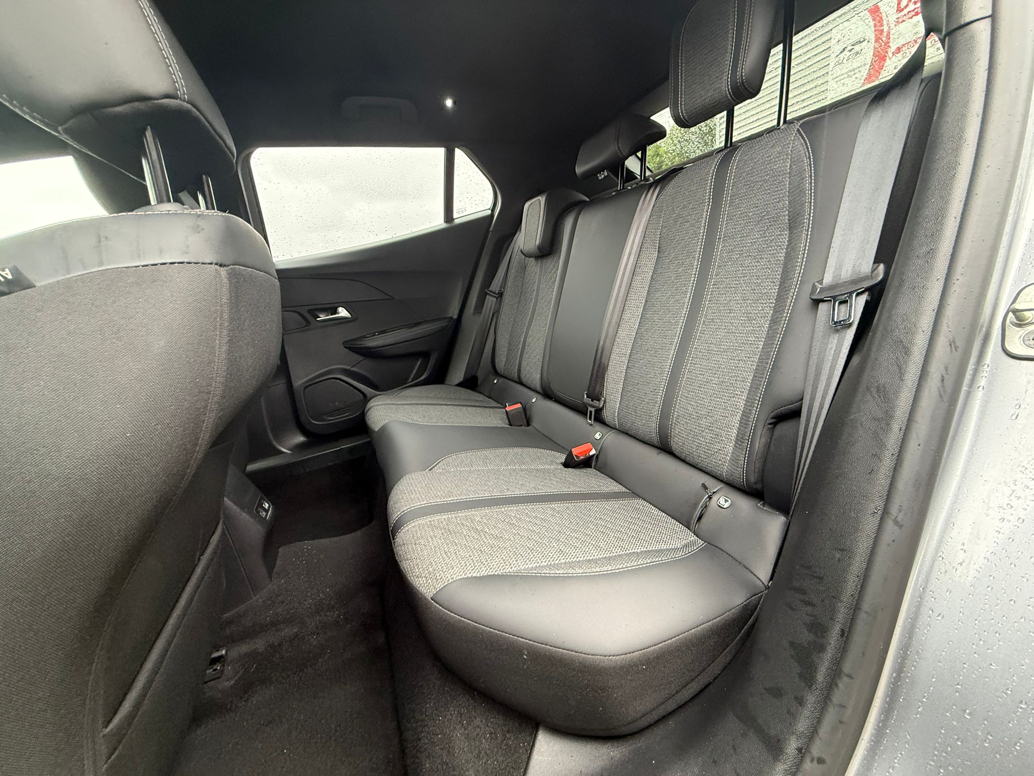 Achat PEUGEOT 2008 1.2 PURETECH 100CH ALLURE BVM6 06/11/2024 en France pour importation en Algérie (Occasion). Spécialiste Export -3 ans, CCR, Mujahid chez DJ CAR. Réf ak8l1r9l