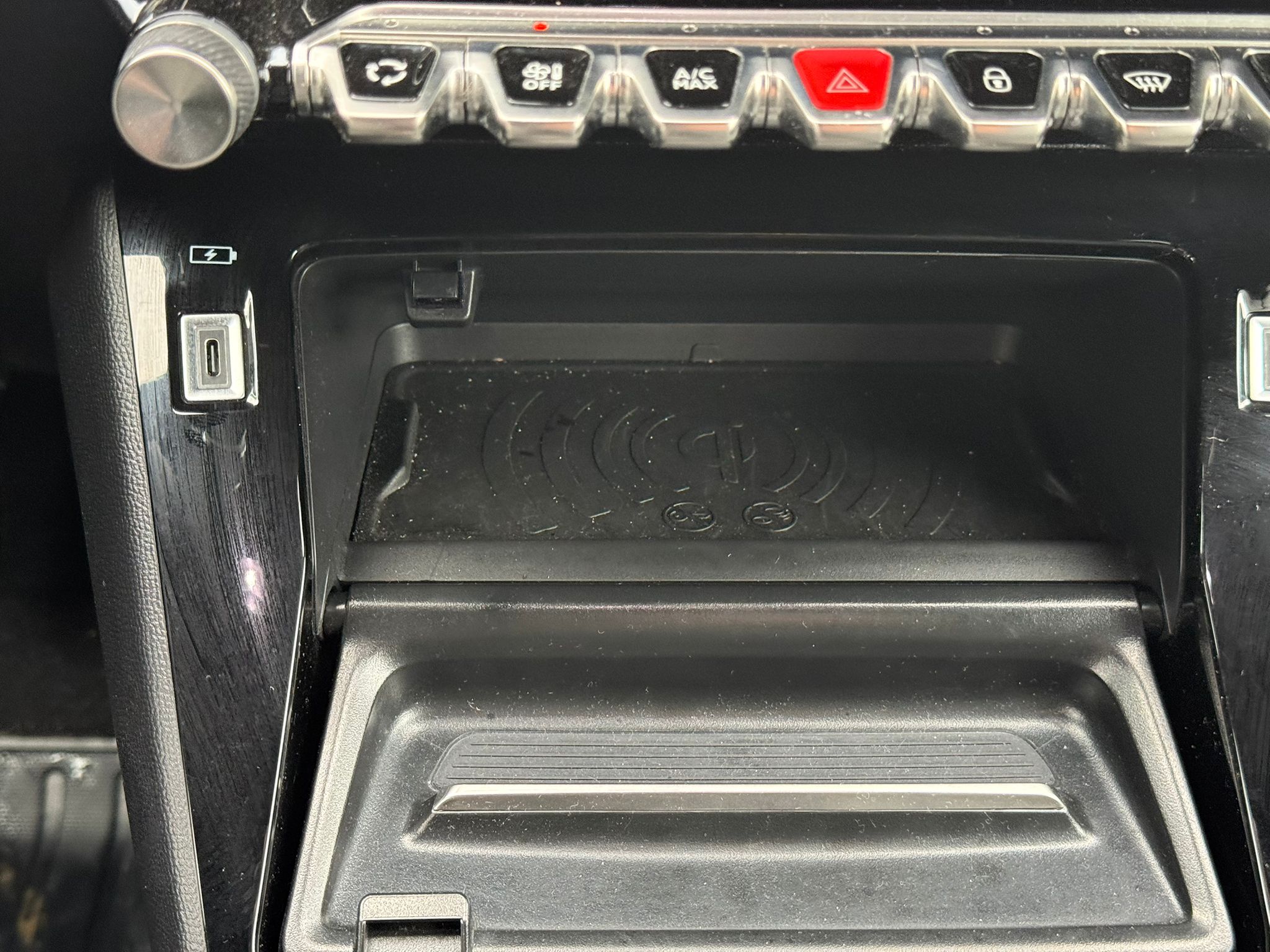 Achat PEUGEOT 2008 1.2 PURETECH 100CH ALLURE BVM6 06/11/2024 en France pour importation en Algérie (Occasion). Spécialiste Export -3 ans, CCR, Mujahid chez DJ CAR. Réf ak8l1r9l