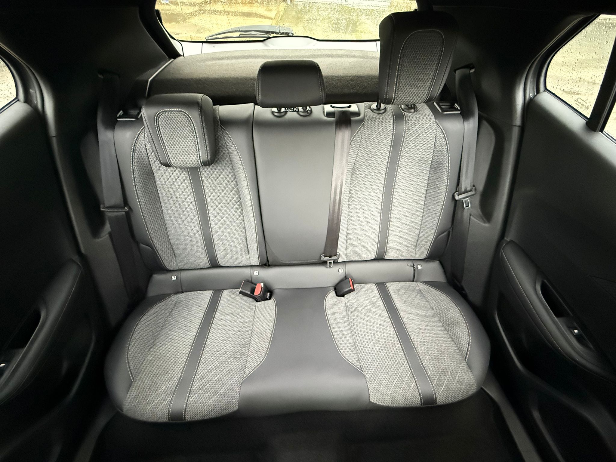 Achat PEUGEOT 2008 1.2 PURETECH 100CH ALLURE BVM6 06/11/2024 en France pour importation en Algérie (Occasion). Spécialiste Export -3 ans, CCR, Mujahid chez DJ CAR. Réf ak8l1r9l