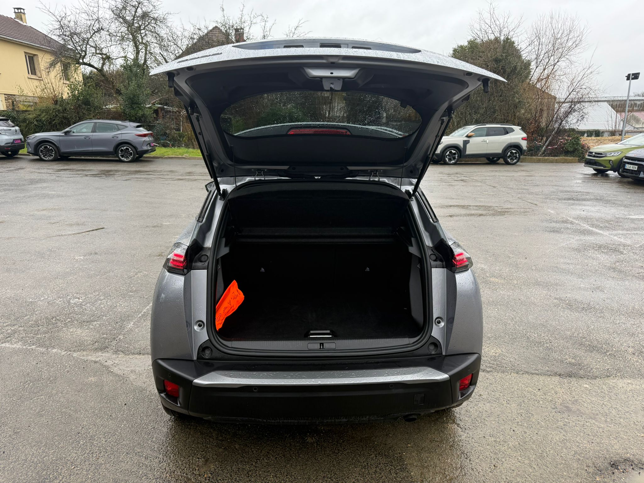 Achat PEUGEOT 2008 1.2 PURETECH 100CH ALLURE BVM6 06/11/2024 en France pour importation en Algérie (Occasion). Spécialiste Export -3 ans, CCR, Mujahid chez DJ CAR. Réf ak8l1r9l