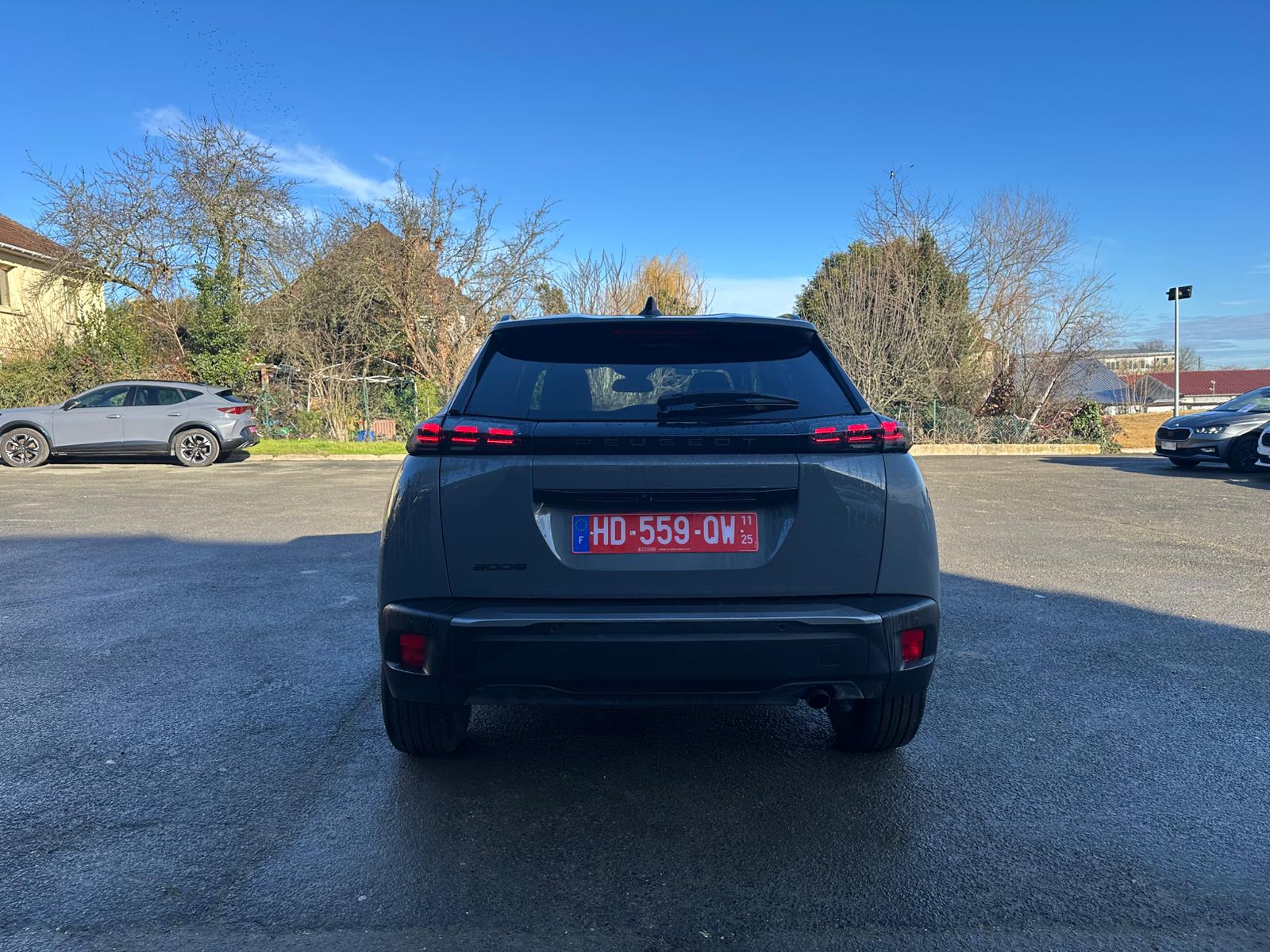 Achat PEUGEOT 2008 1,2 PURETECH 100CH ALLURE BVM6 22/05/2025 en France pour importation en Algérie (Occasion). Spécialiste Export -3 ans, CCR, Mujahid chez DJ CAR. Réf ce10ygg