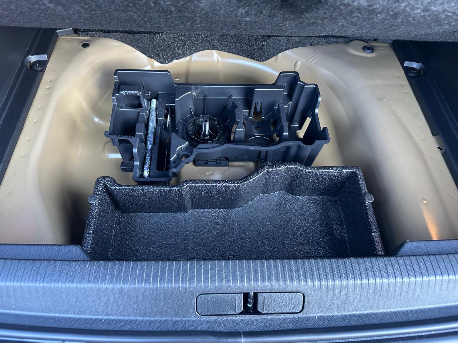 Achat PEUGEOT 2008 1,2 PURETECH 100CH ALLURE BVM6 22/05/2025 en France pour importation en Algérie (Occasion). Spécialiste Export -3 ans, CCR, Mujahid chez DJ CAR. Réf ce10ygg