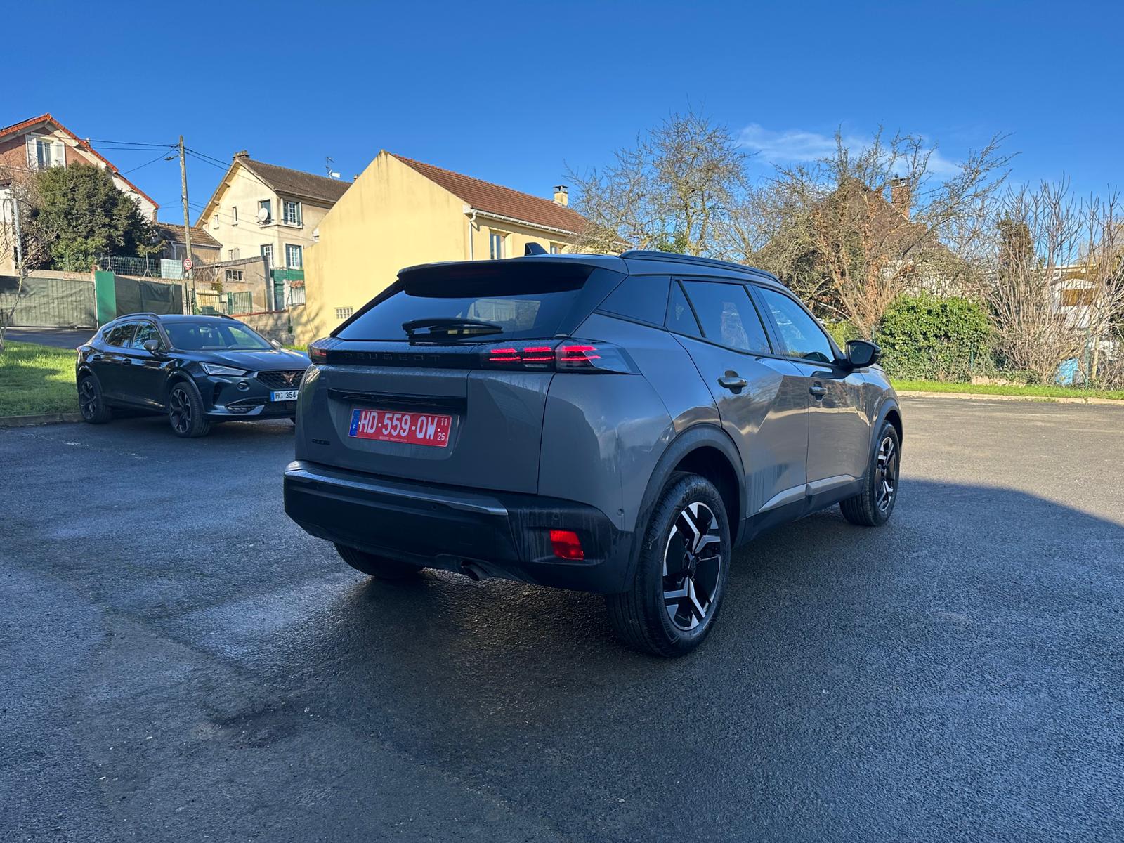 Achat PEUGEOT 2008 1,2 PURETECH 100CH ALLURE BVM6 22/05/2025 en France pour importation en Algérie (Occasion). Spécialiste Export -3 ans, CCR, Mujahid chez DJ CAR. Réf ce10ygg