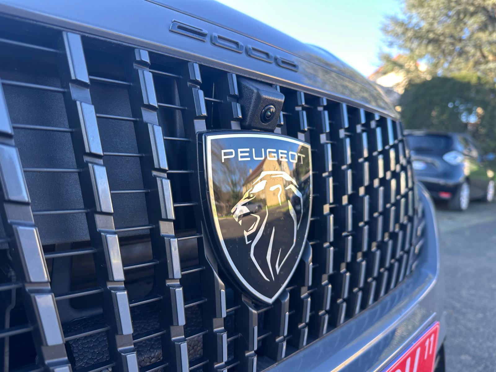 Achat PEUGEOT 2008 1,2 PURETECH 100CH ALLURE BVM6 22/05/2025 en France pour importation en Algérie (Occasion). Spécialiste Export -3 ans, CCR, Mujahid chez DJ CAR. Réf ce10ygg