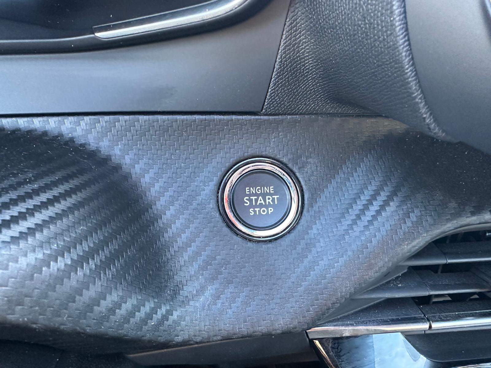 Achat PEUGEOT 2008 1,2 PURETECH 100CH ALLURE BVM6 22/05/2025 en France pour importation en Algérie (Occasion). Spécialiste Export -3 ans, CCR, Mujahid chez DJ CAR. Réf ce10ygg