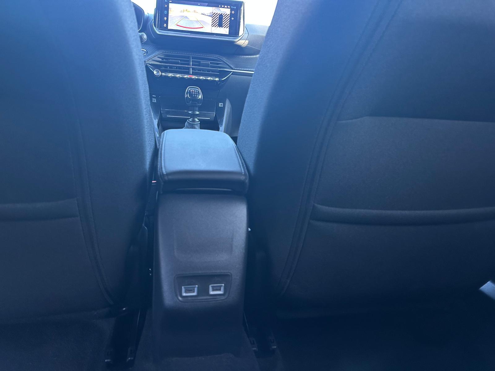 Achat PEUGEOT 2008 1,2 PURETECH 100CH ALLURE BVM6 22/05/2025 en France pour importation en Algérie (Occasion). Spécialiste Export -3 ans, CCR, Mujahid chez DJ CAR. Réf ce10ygg