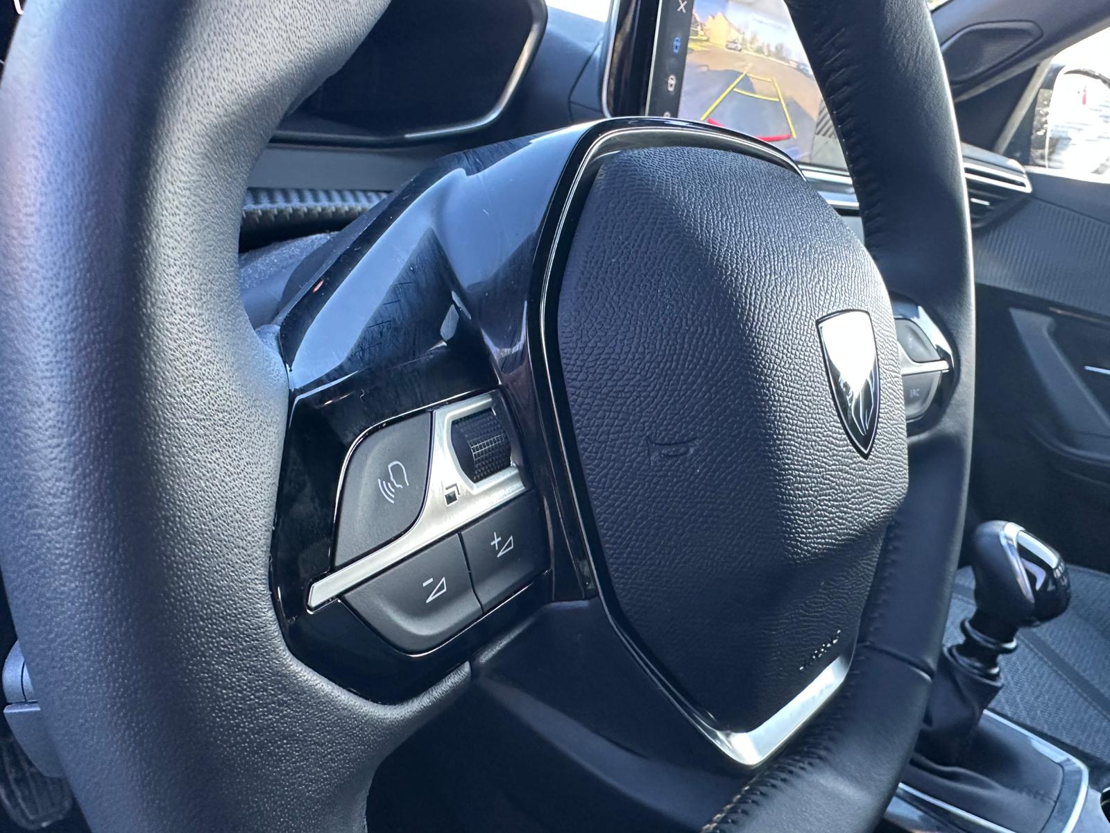 Achat PEUGEOT 2008 1,2 PURETECH 100CH ALLURE BVM6 22/05/2025 en France pour importation en Algérie (Occasion). Spécialiste Export -3 ans, CCR, Mujahid chez DJ CAR. Réf ce10ygg