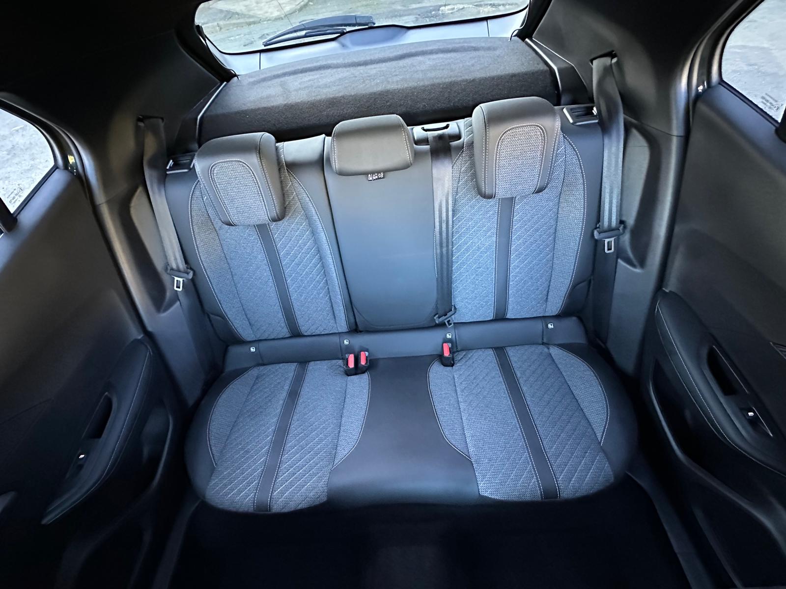 Achat PEUGEOT 2008 1,2 PURETECH 100CH ALLURE BVM6 22/05/2025 en France pour importation en Algérie (Occasion). Spécialiste Export -3 ans, CCR, Mujahid chez DJ CAR. Réf ce10ygg