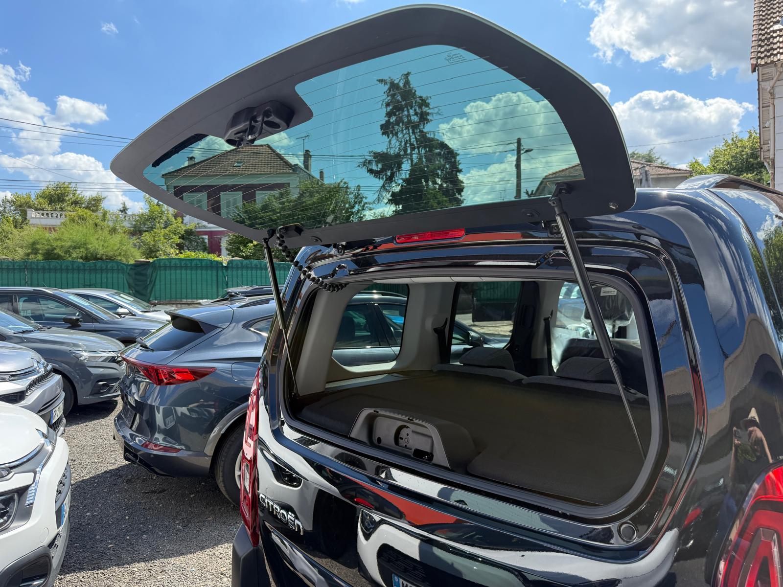 Achat CITROEN BERLINGO XTR NEW SHINE 1.6 HDI 92 CH 5P 2026 en France pour importation en Algérie (Neuf). Spécialiste Export -3 ans, CCR, Mujahid chez DJ CAR. Réf 13q0y2zi