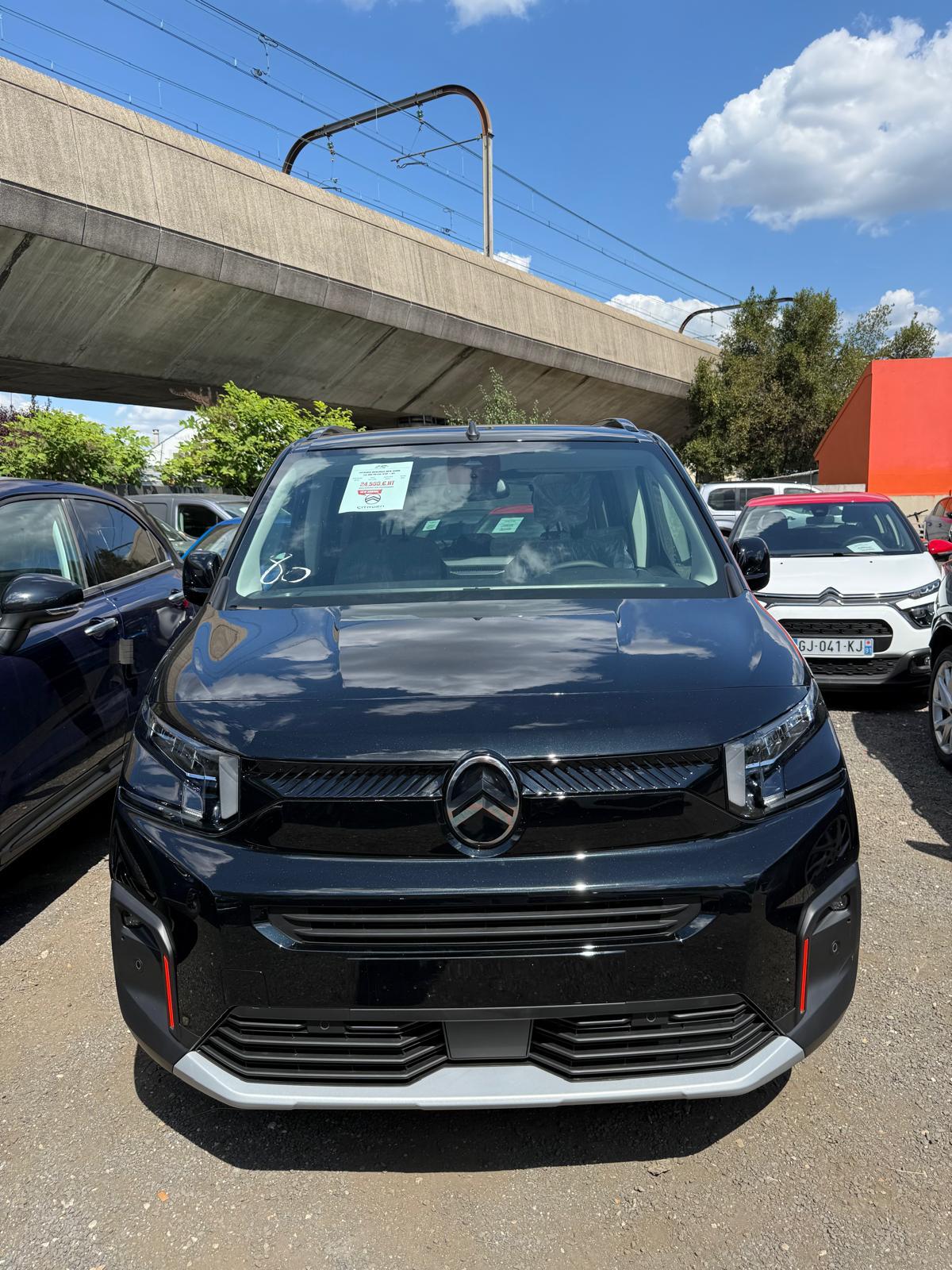 Achat CITROEN BERLINGO XTR NEW SHINE 1.6 HDI 92 CH 5P 2026 en France pour importation en Algérie (Neuf). Spécialiste Export -3 ans, CCR, Mujahid chez DJ CAR. Réf 13q0y2zi
