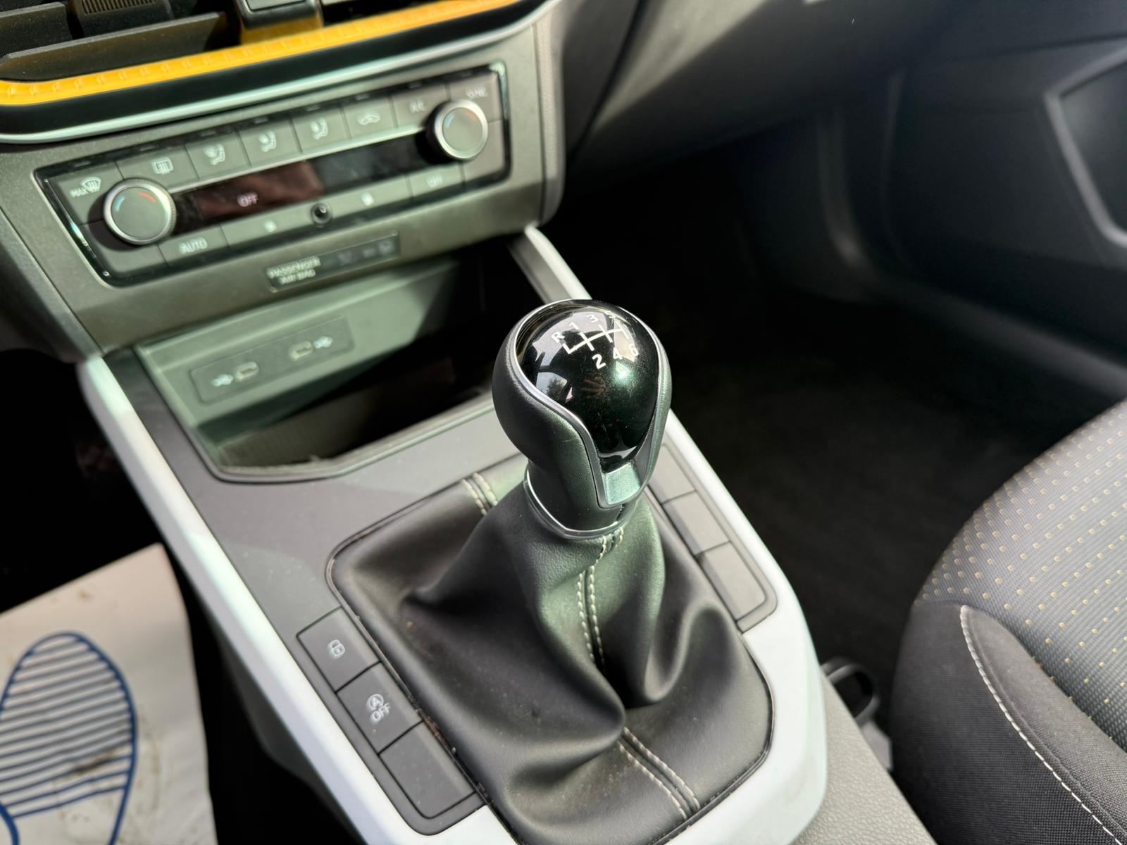 Achat SEAT ARONA PHASE 2 1,0 TSI 115CH EDITION SPECIALE 04/03/2025 en France pour importation en Algérie (Occasion). Spécialiste Export -3 ans, CCR, Mujahid chez DJ CAR. Réf 2lroe7r