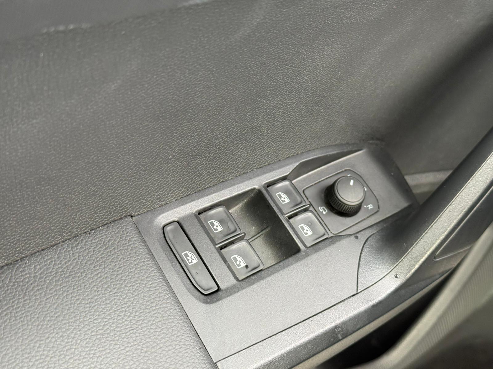 Achat SEAT ARONA PHASE 2 1,0 TSI 115CH EDITION SPECIALE 04/03/2025 en France pour importation en Algérie (Occasion). Spécialiste Export -3 ans, CCR, Mujahid chez DJ CAR. Réf 2lroe7r