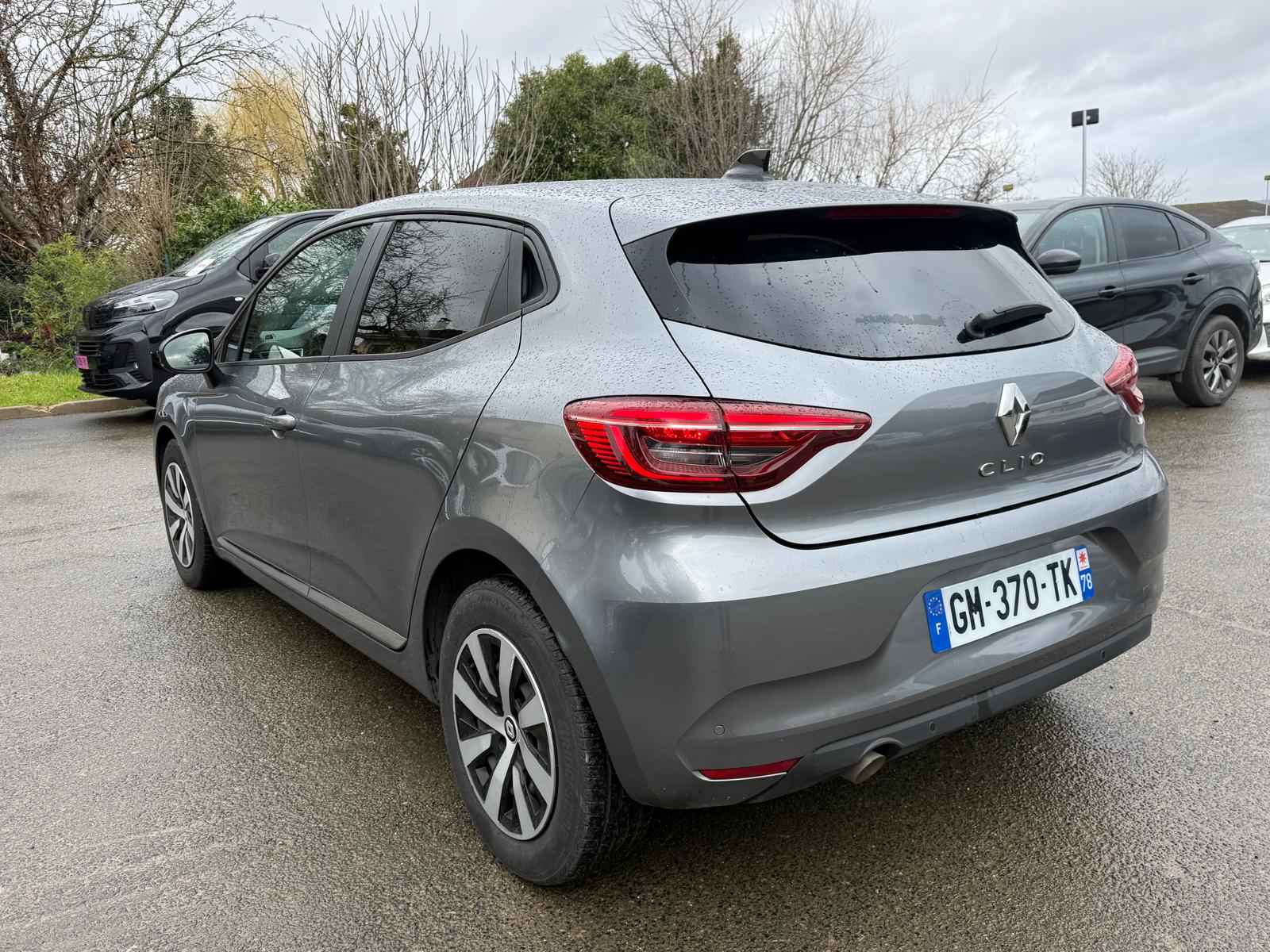 Achat RENAULT CLIO V 1.0 TCe 90CH Evolution – 5P 17/03/2023 en France pour importation en Algérie (Occasion). Spécialiste Export -3 ans, CCR, Mujahid chez DJ CAR. Réf 77f2wsvs