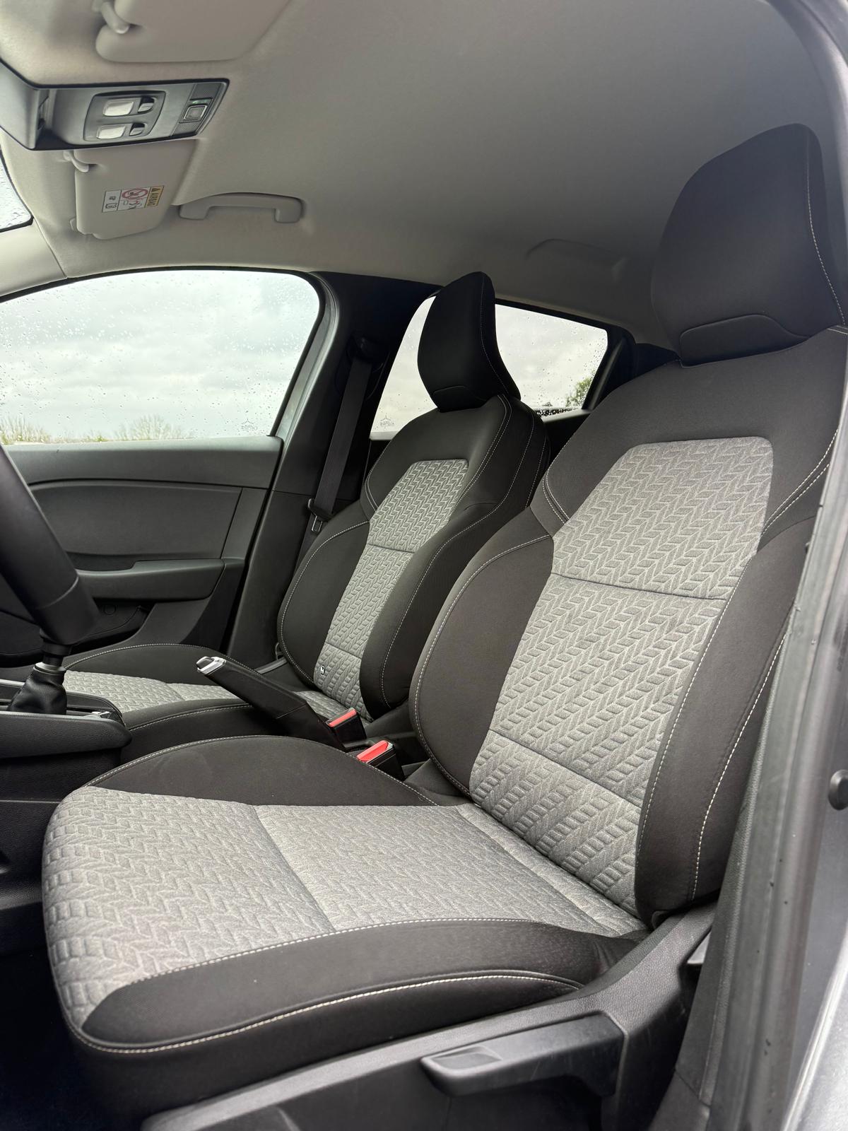 Achat RENAULT CLIO V 1.0 TCe 90CH Evolution – 5P 17/03/2023 en France pour importation en Algérie (Occasion). Spécialiste Export -3 ans, CCR, Mujahid chez DJ CAR. Réf 77f2wsvs