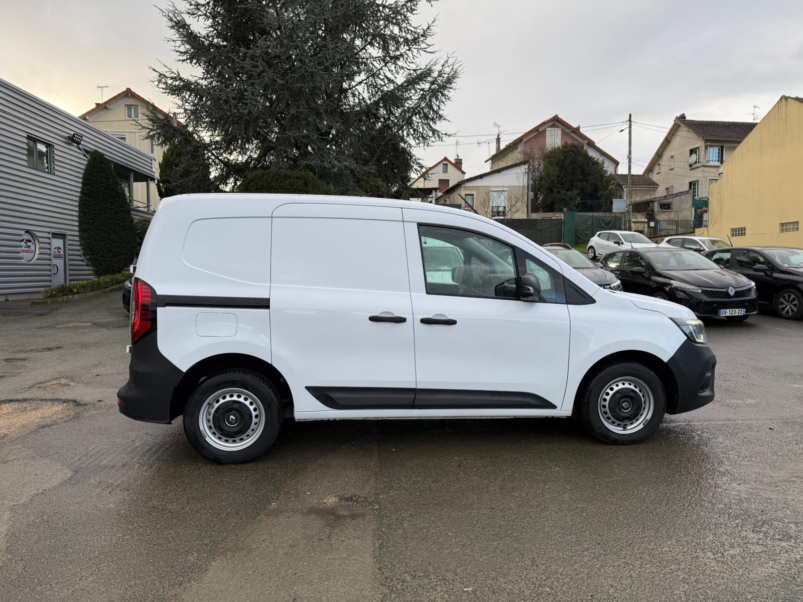 Achat RENAULT KANGOO VAN 1.3 TCE 100 KANGOO VAN – GRAND CONFORT 26/05/2023 en France pour importation en Algérie (Occasion). Spécialiste Export -3 ans, CCR, Mujahid chez DJ CAR. Réf crpq22by