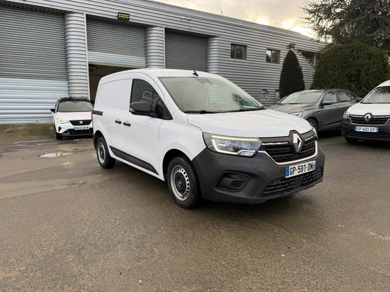 Achat RENAULT KANGOO VAN 1.3 TCE 100 KANGOO VAN – GRAND CONFORT 26/05/2023 en France pour importation en Algérie (Occasion). Spécialiste Export -3 ans, CCR, Mujahid chez DJ CAR. Réf crpq22by