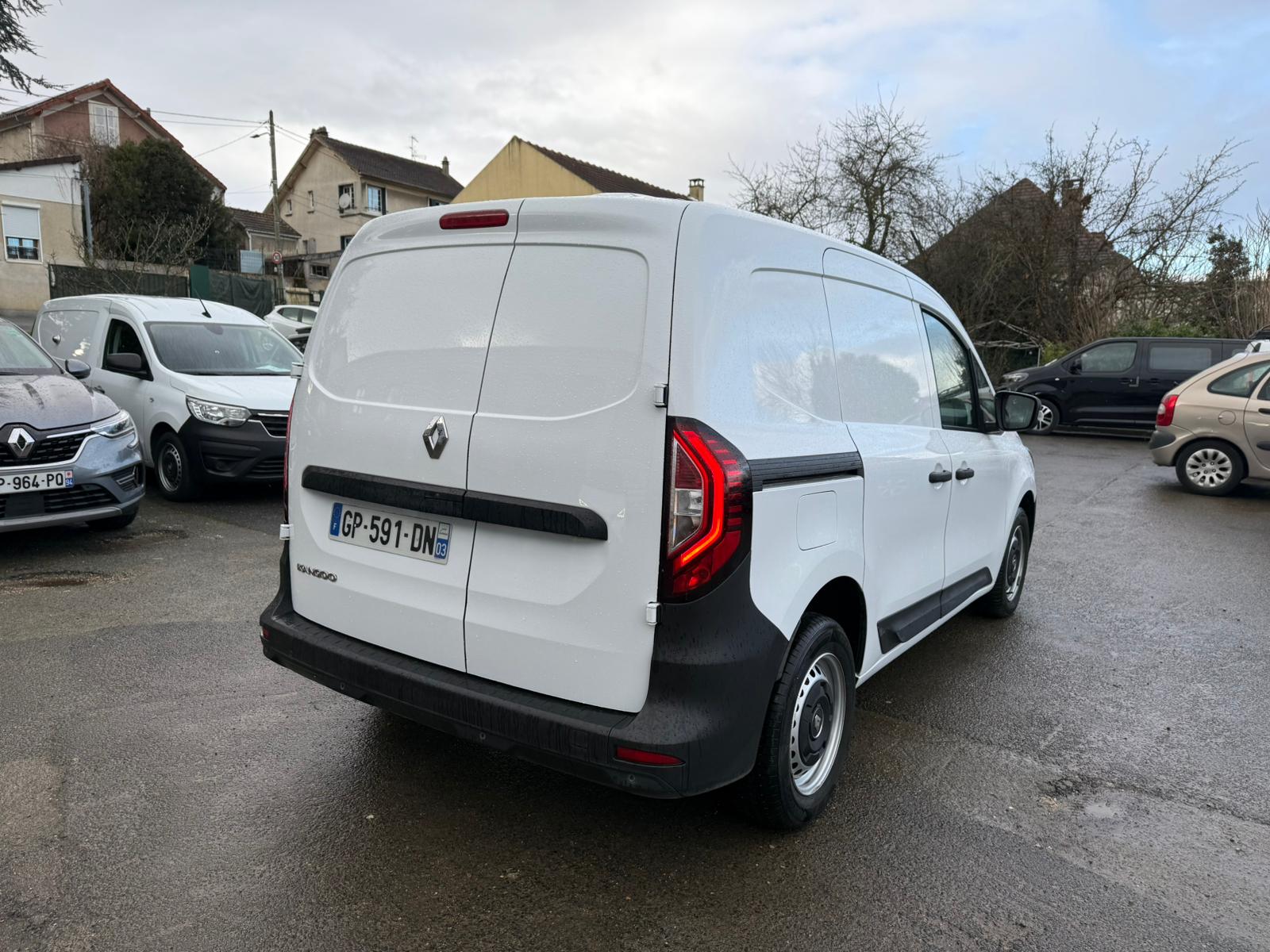Achat RENAULT KANGOO VAN 1.3 TCE 100 KANGOO VAN – GRAND CONFORT 26/05/2023 en France pour importation en Algérie (Occasion). Spécialiste Export -3 ans, CCR, Mujahid chez DJ CAR. Réf crpq22by