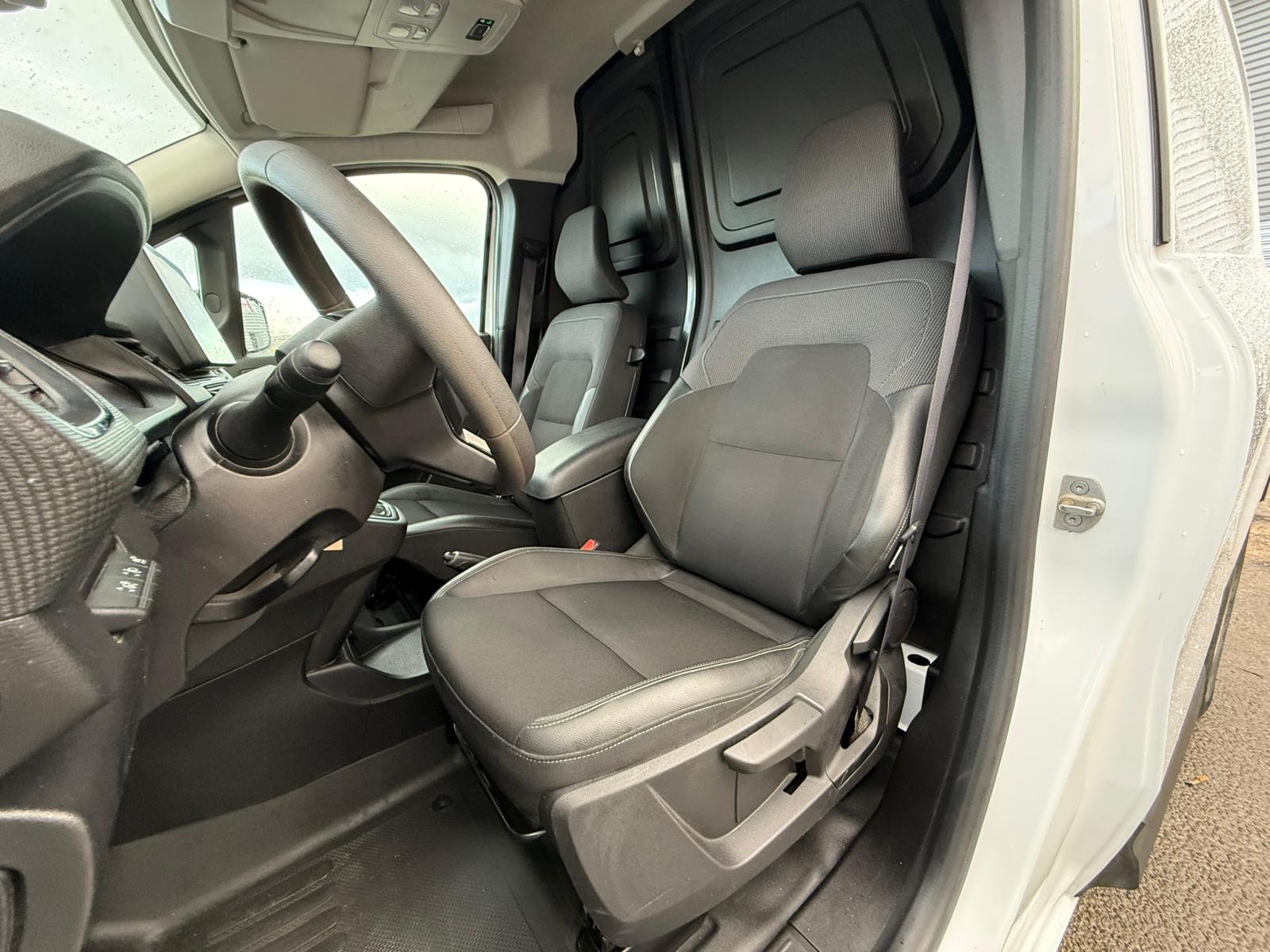 Achat RENAULT KANGOO VAN 1.3 TCE 100 KANGOO VAN – GRAND CONFORT 26/05/2023 en France pour importation en Algérie (Occasion). Spécialiste Export -3 ans, CCR, Mujahid chez DJ CAR. Réf crpq22by