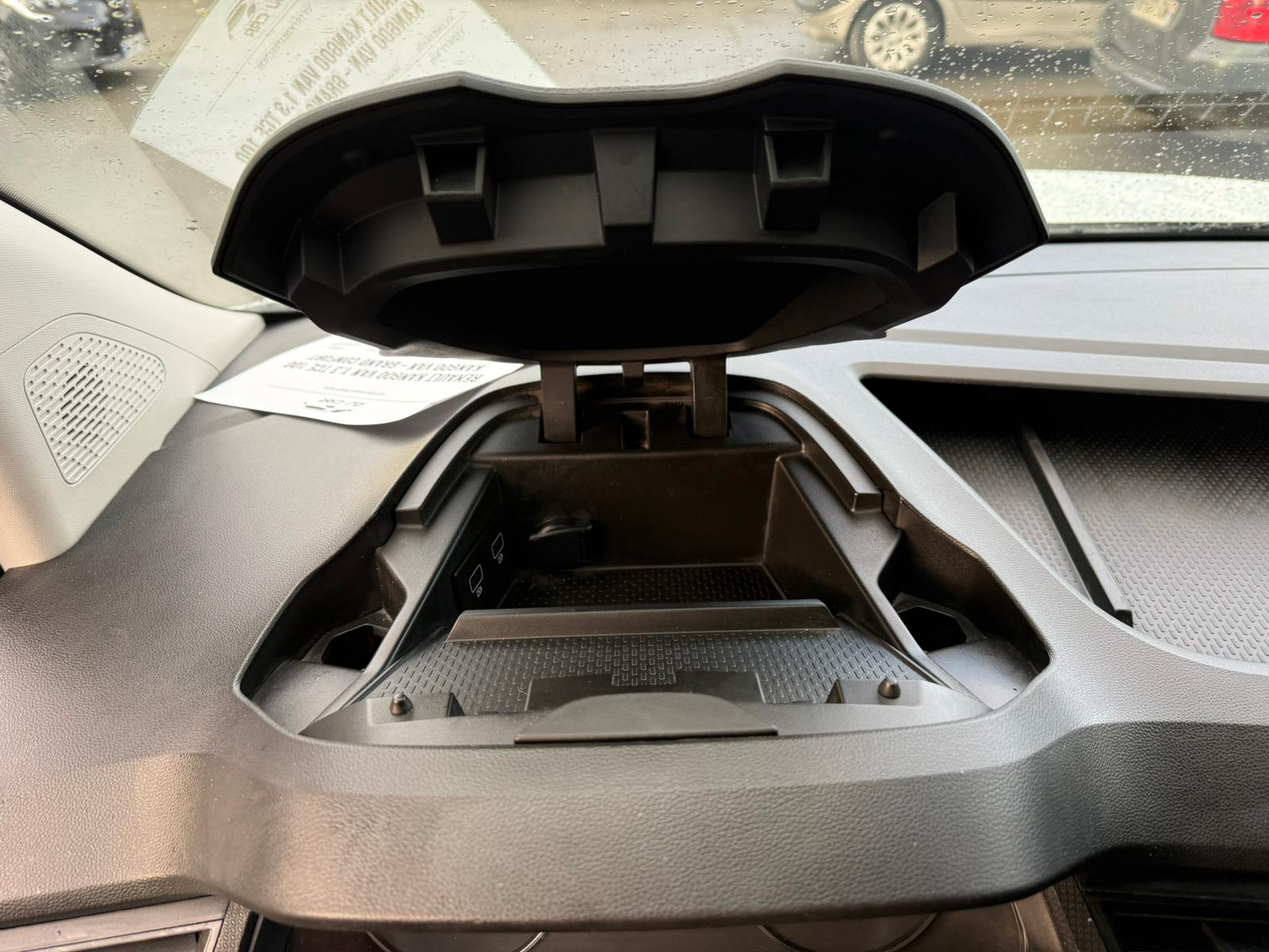 Achat RENAULT KANGOO VAN 1.3 TCE 100 KANGOO VAN – GRAND CONFORT 26/05/2023 en France pour importation en Algérie (Occasion). Spécialiste Export -3 ans, CCR, Mujahid chez DJ CAR. Réf crpq22by