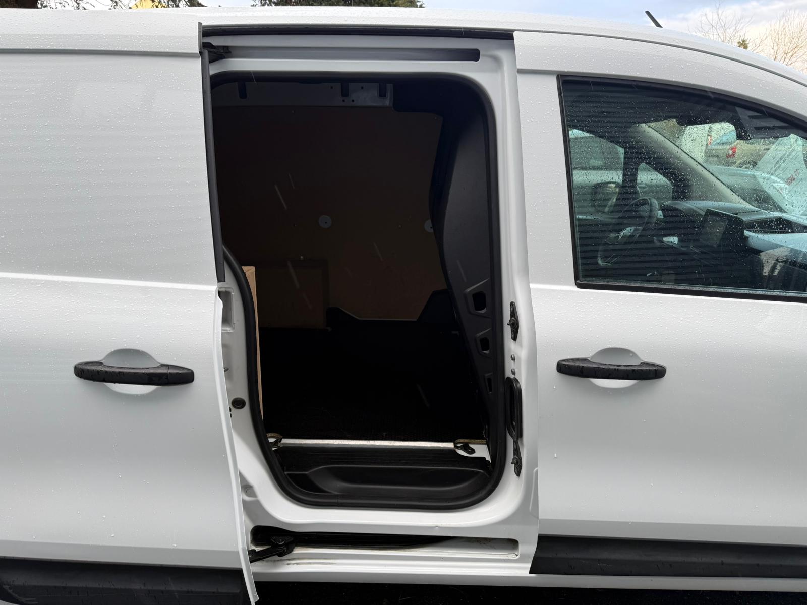 Achat RENAULT KANGOO VAN 1.3 TCE 100 KANGOO VAN – GRAND CONFORT 26/05/2023 en France pour importation en Algérie (Occasion). Spécialiste Export -3 ans, CCR, Mujahid chez DJ CAR. Réf crpq22by