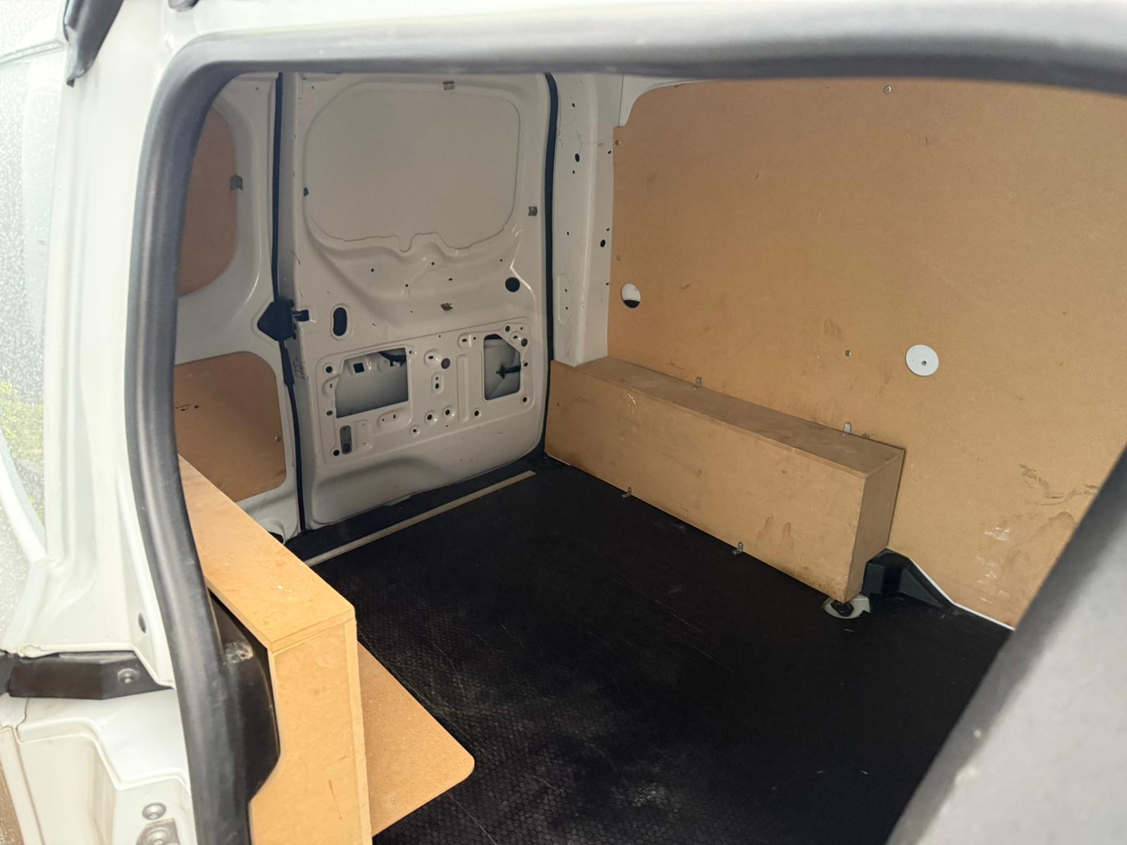 Achat RENAULT KANGOO VAN 1.3 TCE 100 KANGOO VAN – GRAND CONFORT 26/05/2023 en France pour importation en Algérie (Occasion). Spécialiste Export -3 ans, CCR, Mujahid chez DJ CAR. Réf crpq22by