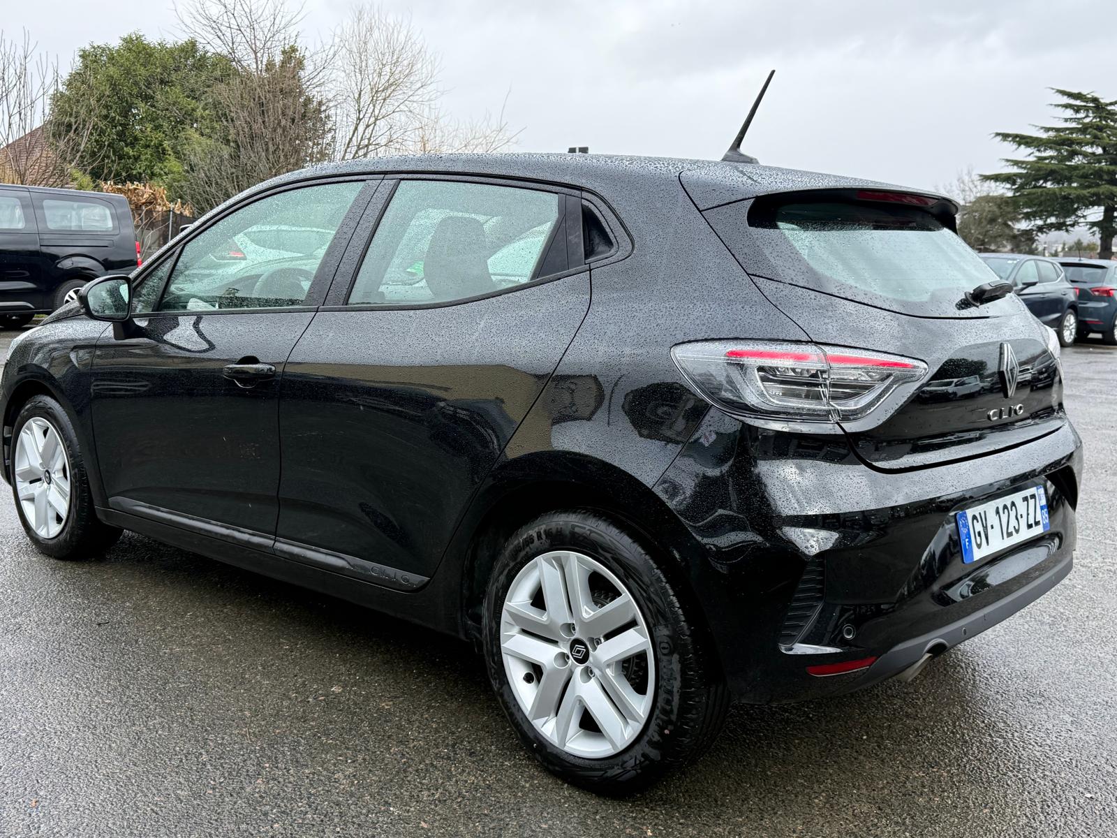 Achat RENAULT CLIO V 1.0 TCe 90CH Evolution – 5P 27/03/2024 en France pour importation en Algérie (Occasion). Spécialiste Export -3 ans, CCR, Mujahid chez DJ CAR. Réf 6h51x91g8