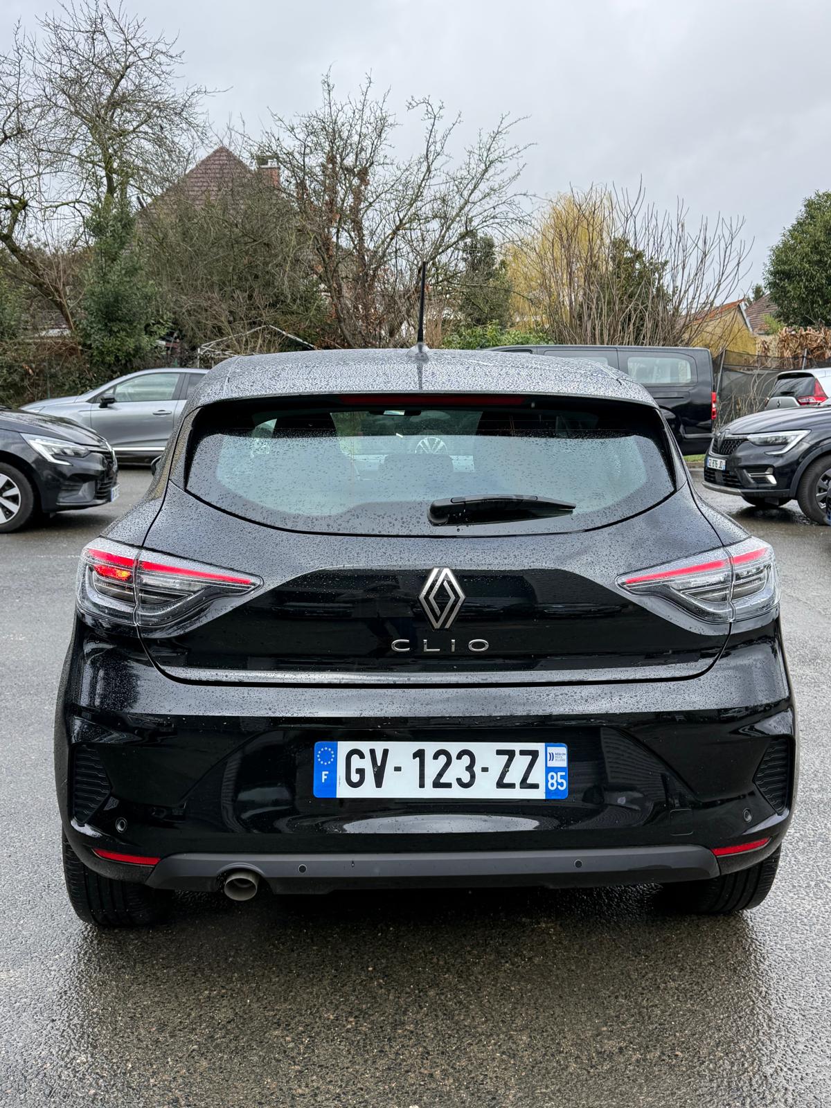 Achat RENAULT CLIO V 1.0 TCe 90CH Evolution – 5P 27/03/2024 en France pour importation en Algérie (Occasion). Spécialiste Export -3 ans, CCR, Mujahid chez DJ CAR. Réf 6h51x91g8