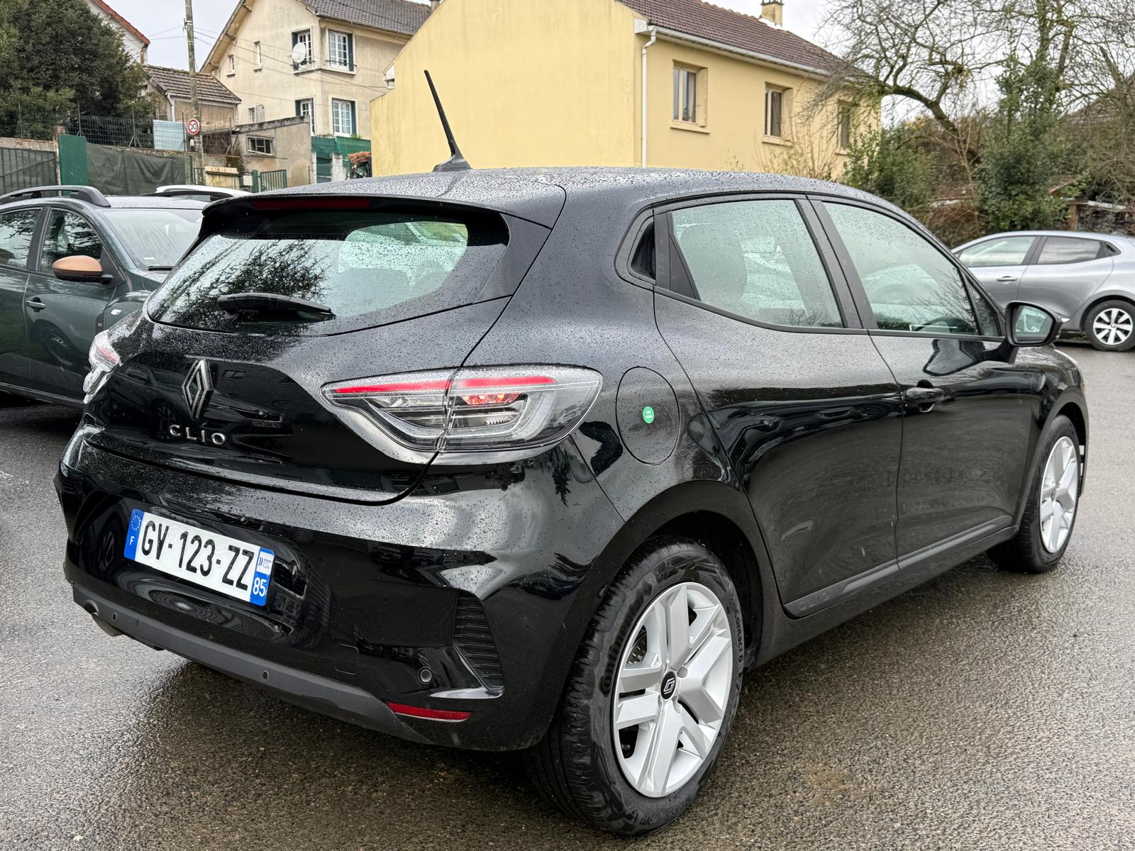 Achat RENAULT CLIO V 1.0 TCe 90CH Evolution – 5P 27/03/2024 en France pour importation en Algérie (Occasion). Spécialiste Export -3 ans, CCR, Mujahid chez DJ CAR. Réf 6h51x91g8