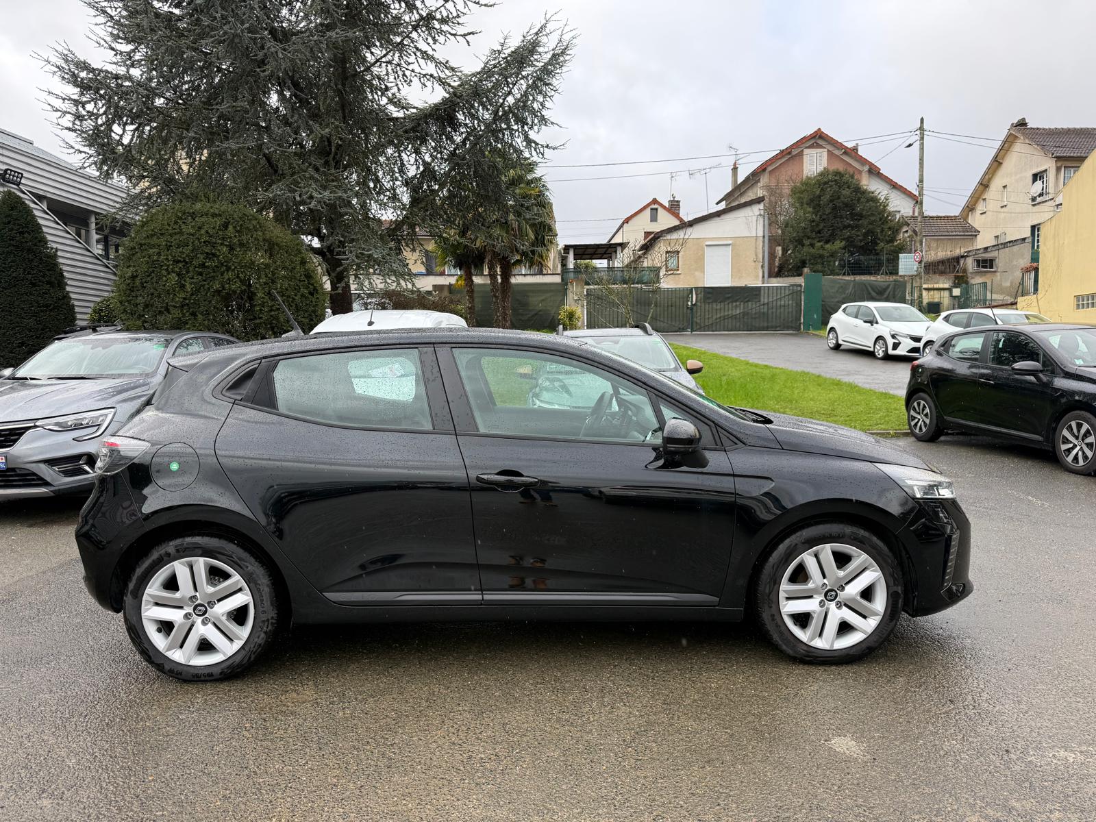 Achat RENAULT CLIO V 1.0 TCe 90CH Evolution – 5P 27/03/2024 en France pour importation en Algérie (Occasion). Spécialiste Export -3 ans, CCR, Mujahid chez DJ CAR. Réf 6h51x91g8