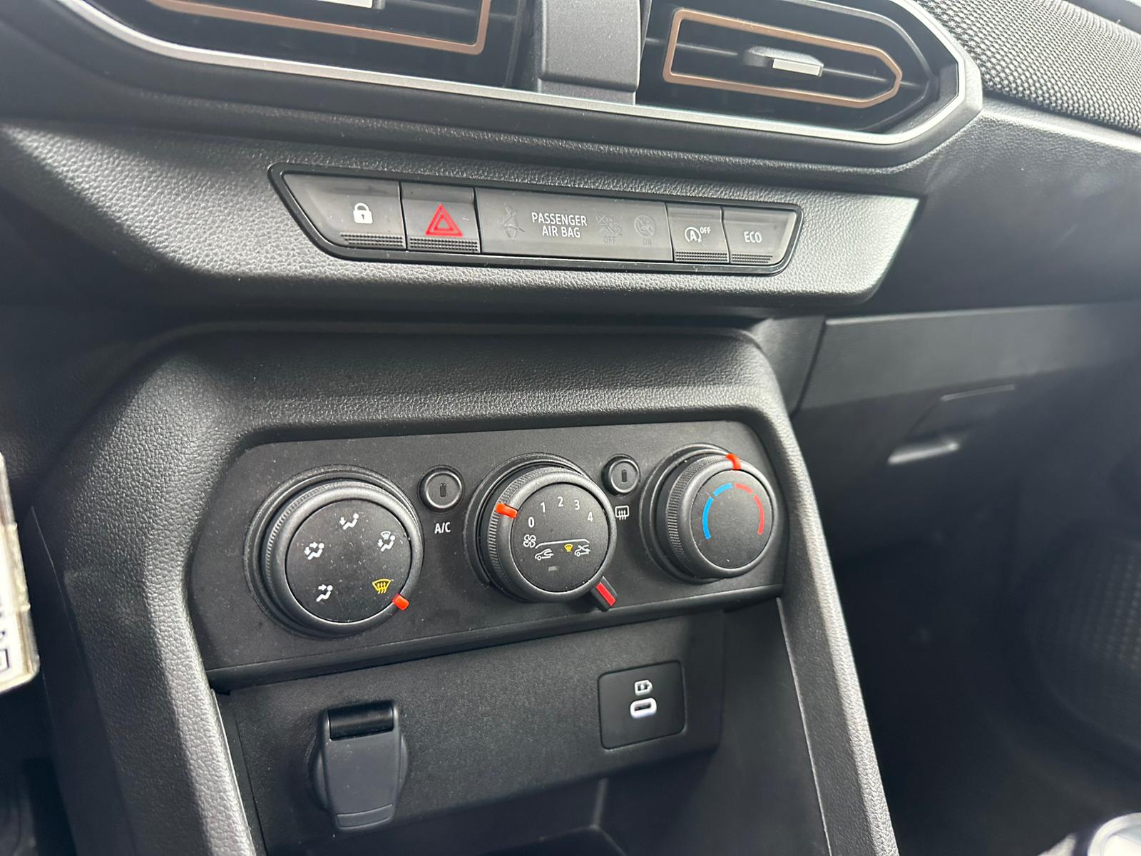 Achat DACIA SANDERO 1.0 ECO-G 100CH EXPRESSION – GPL 07/03/2025 en France pour importation en Algérie (Occasion). Spécialiste Export -3 ans, CCR, Mujahid chez DJ CAR. Réf 8dwh7j37jb