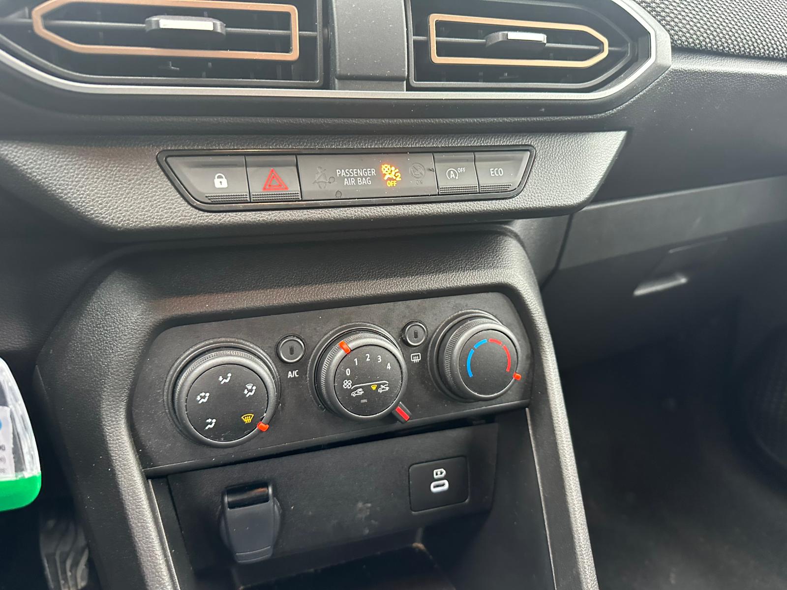 Achat DACIA SANDERO 1.0 ECO-G 100CH EXPRESSION – GPL 05/03/2025 en France pour importation en Algérie (Occasion). Spécialiste Export -3 ans, CCR, Mujahid chez DJ CAR. Réf w2hb2dh6l